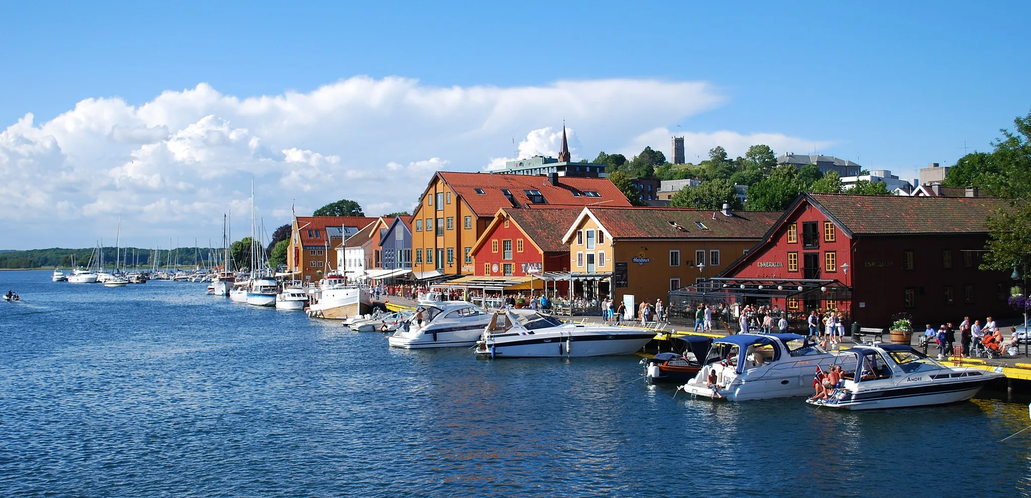 Photo showing: Brygga i Tønsberg med gjestehavnen i bakgrunnen