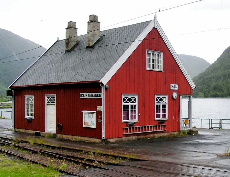 Photo showing: station building Mæl, Norway, Rjukanbanen