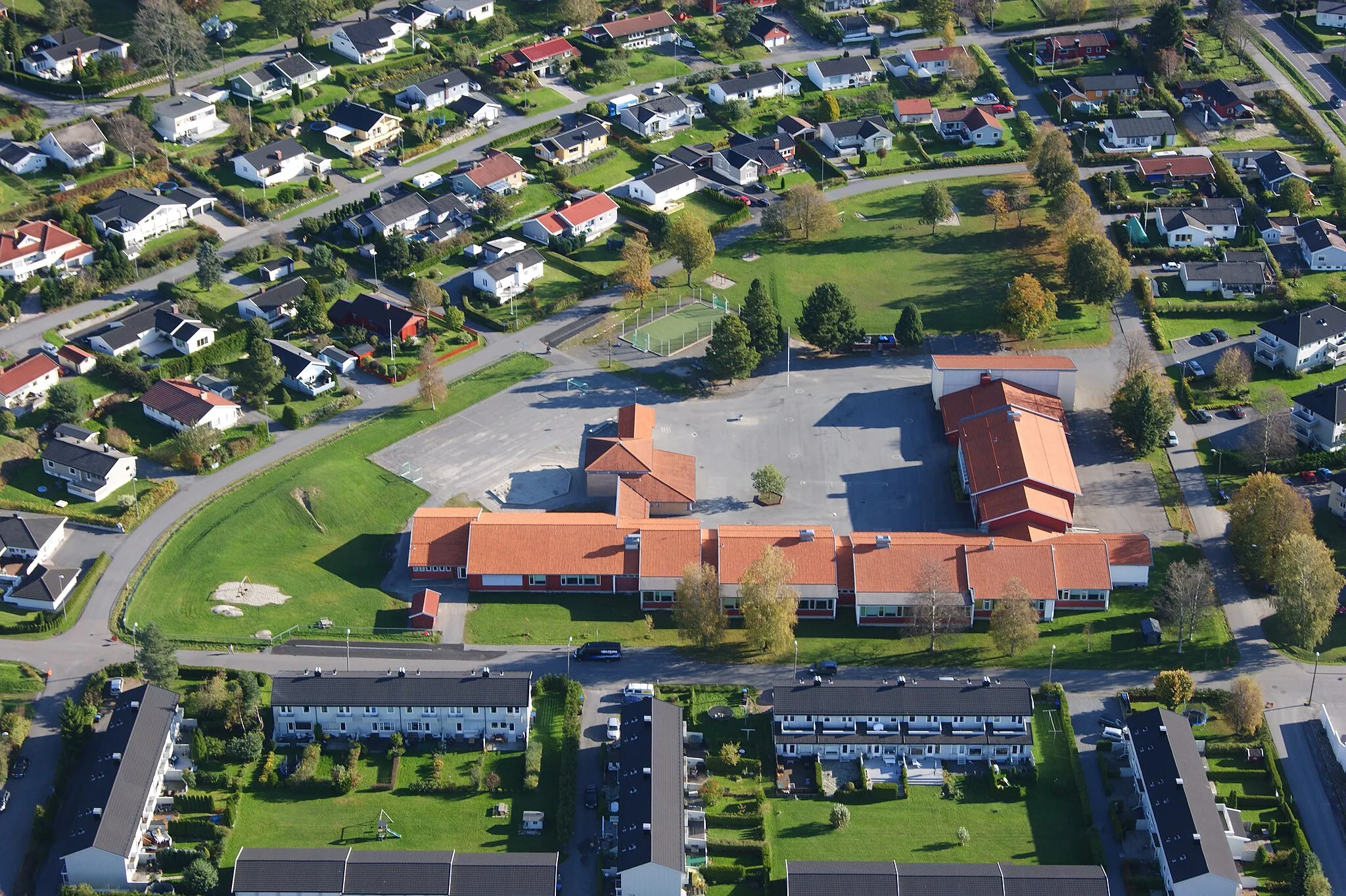 Photo showing: Mosserød elementary school