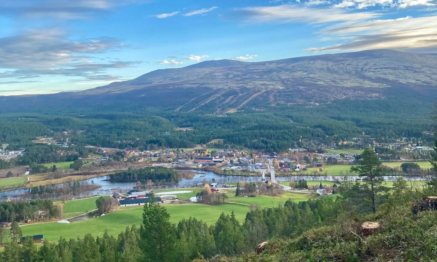 Photo showing: Utsikt over Os fra Kvennåsen