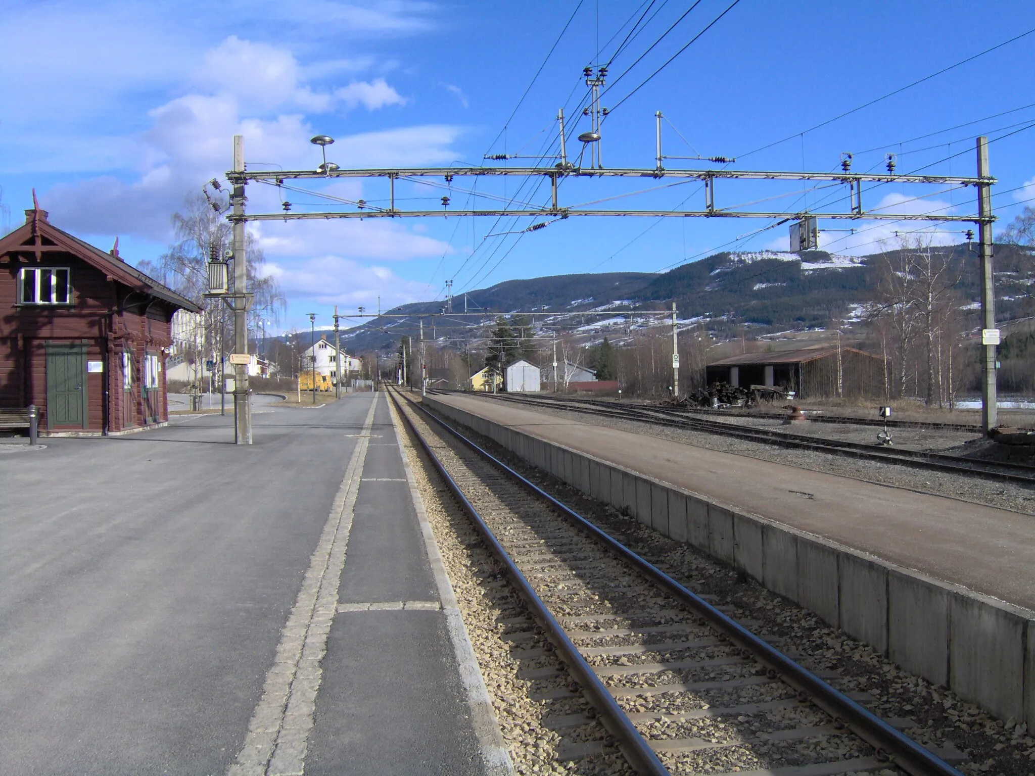 Photo showing: Train station at Vinstra, Norway.