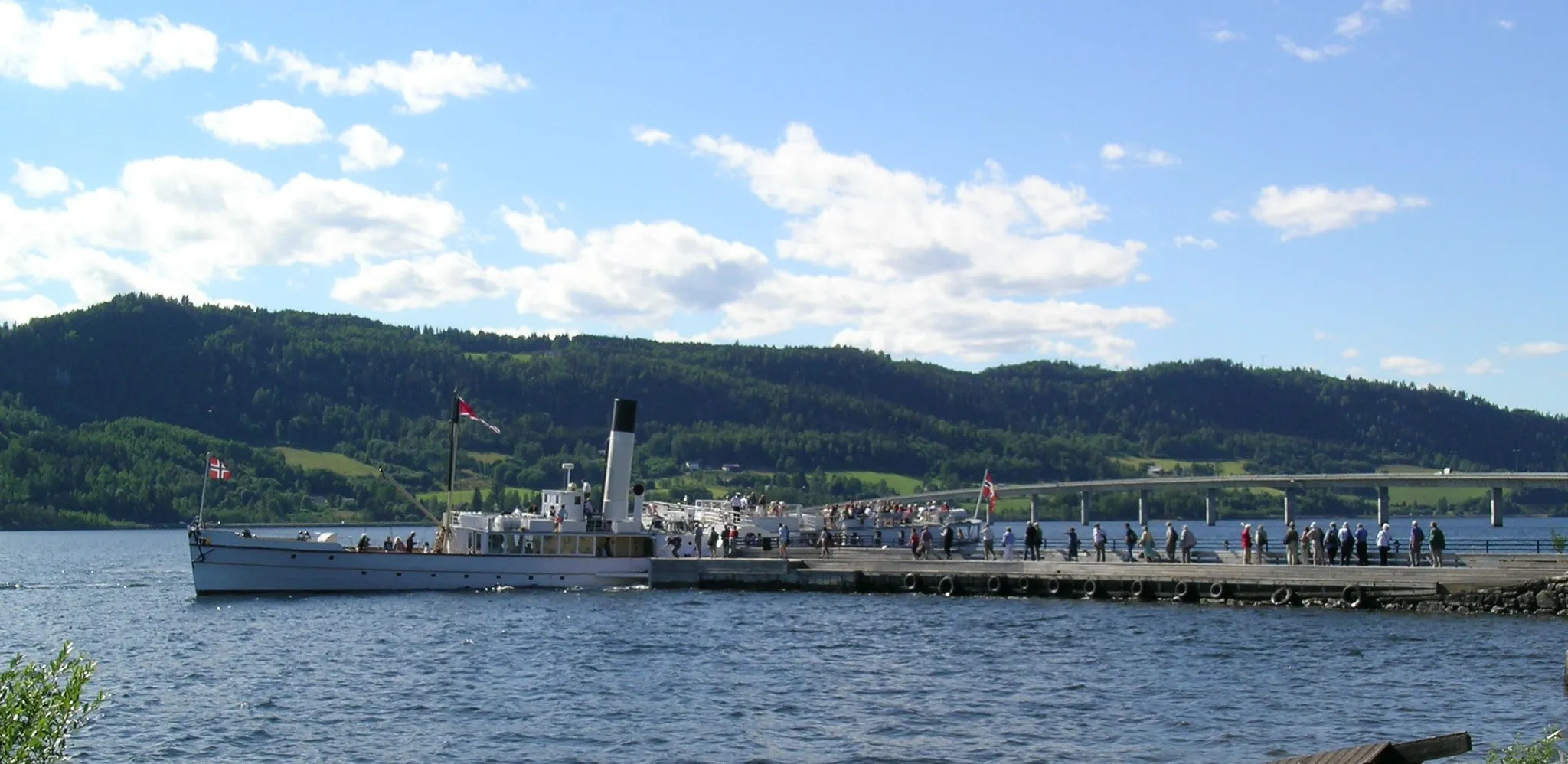 Photo showing: The steam paddler «Skibladner» at Moelv pier, Moelv, Ringsaker, Norway.