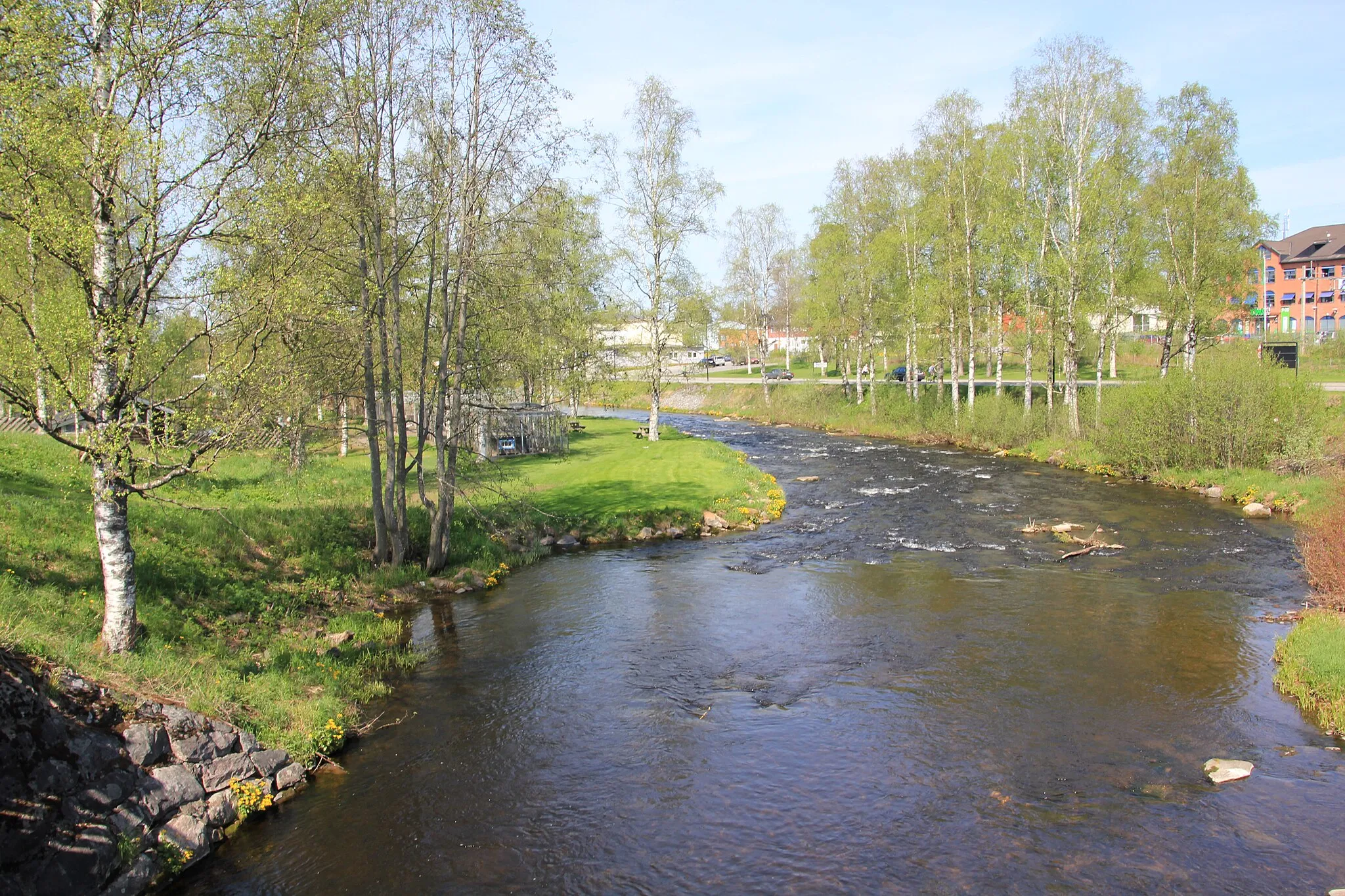 Photo showing: Hunnselva rett før den renner inn i Raufoss sentrum.