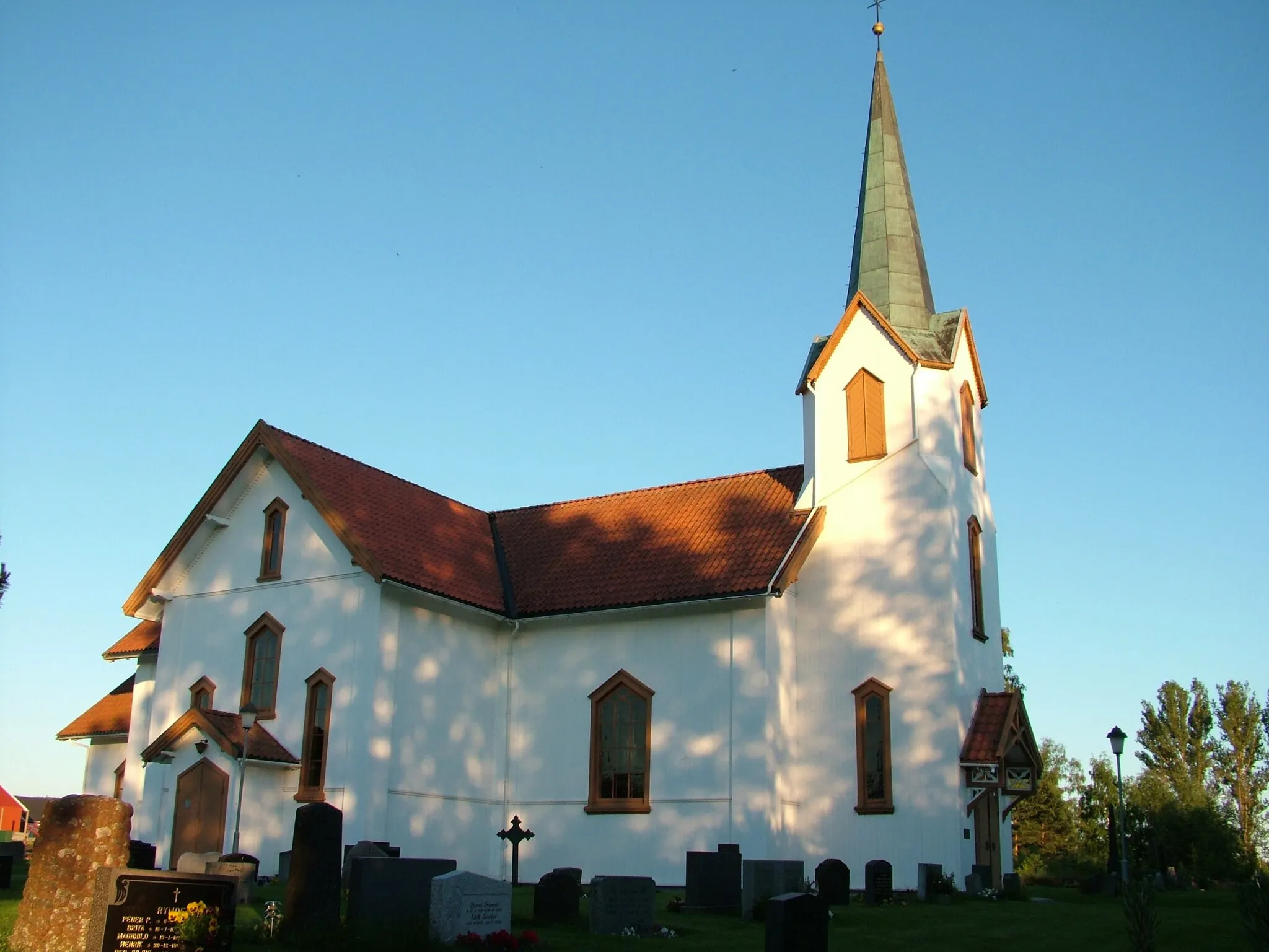 Photo showing: Brandval kirke, Norway. Bildet er tatt fra nordvest