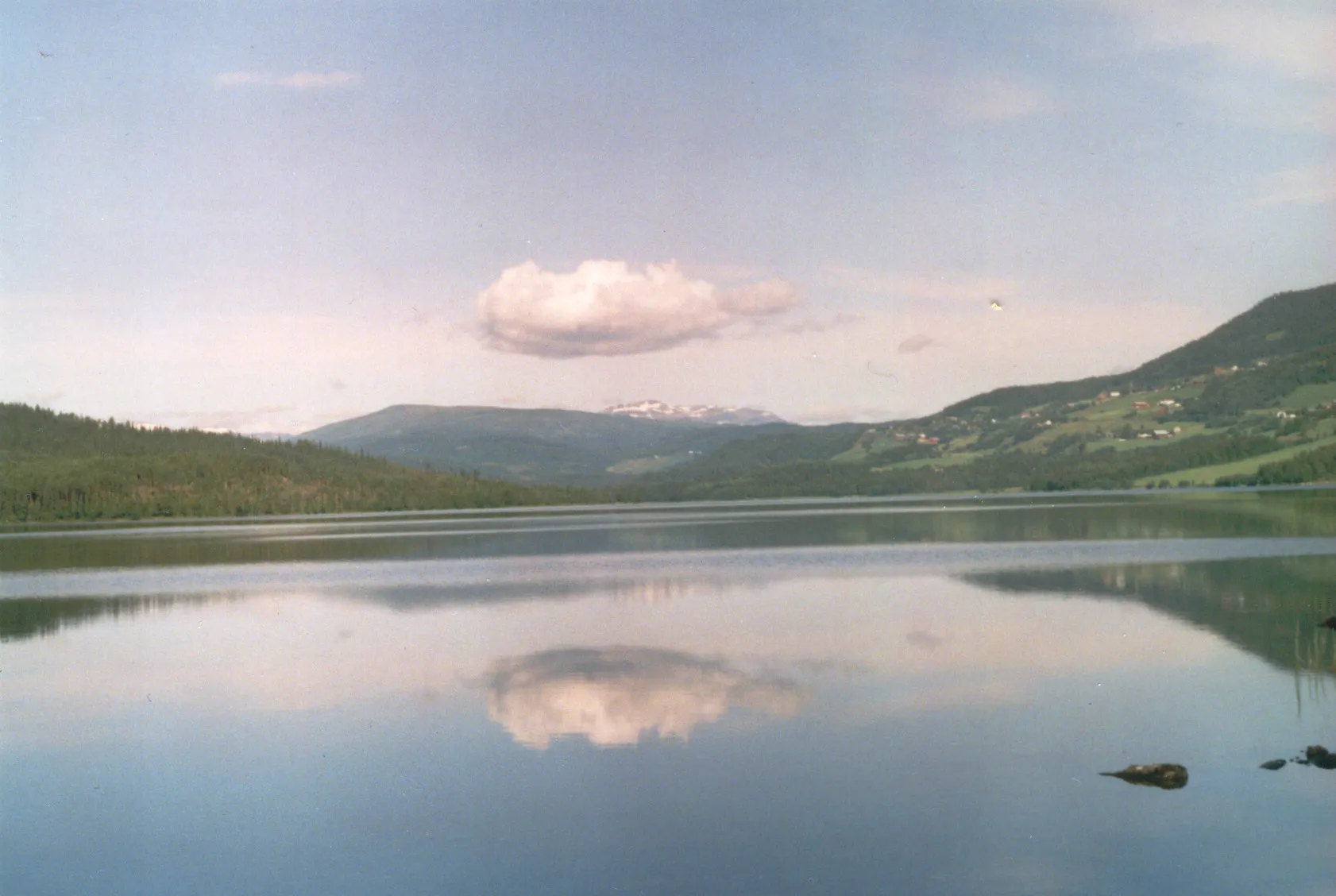 Photo showing: A lake by the road to Jotunheimen