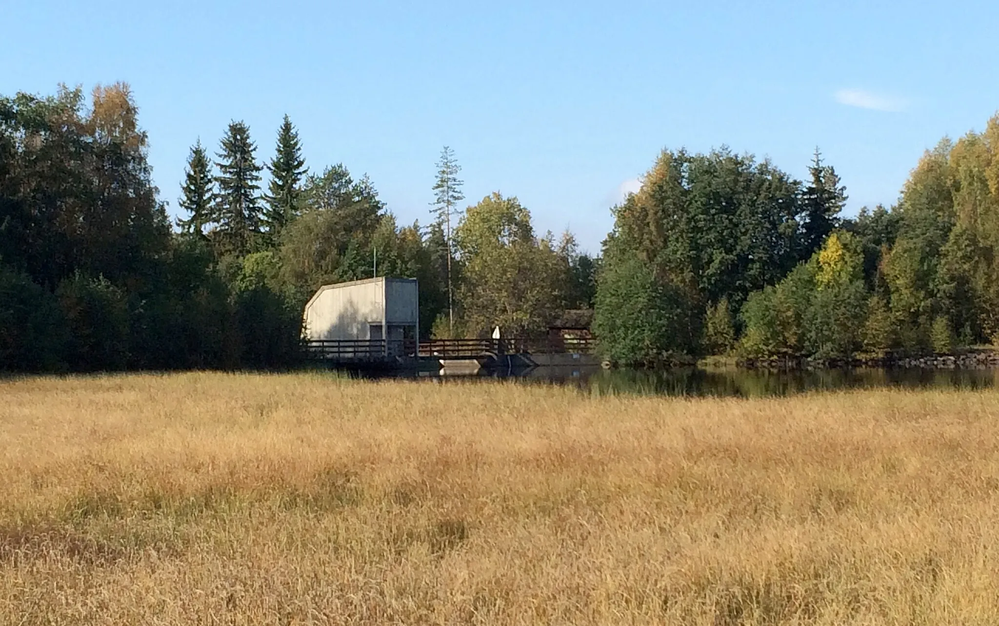 Photo showing: Over Krokflø mot demningen i Mesna