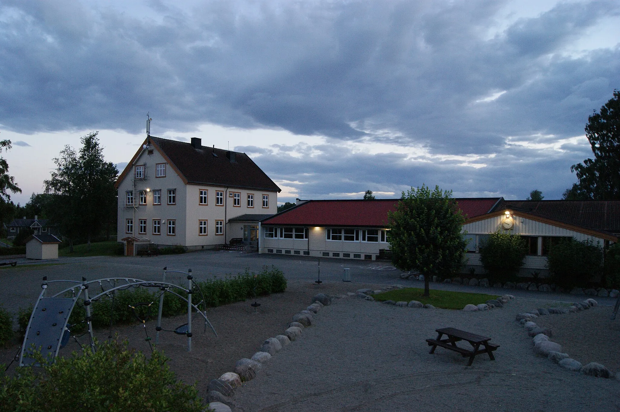 Photo showing: Jønsrud skole