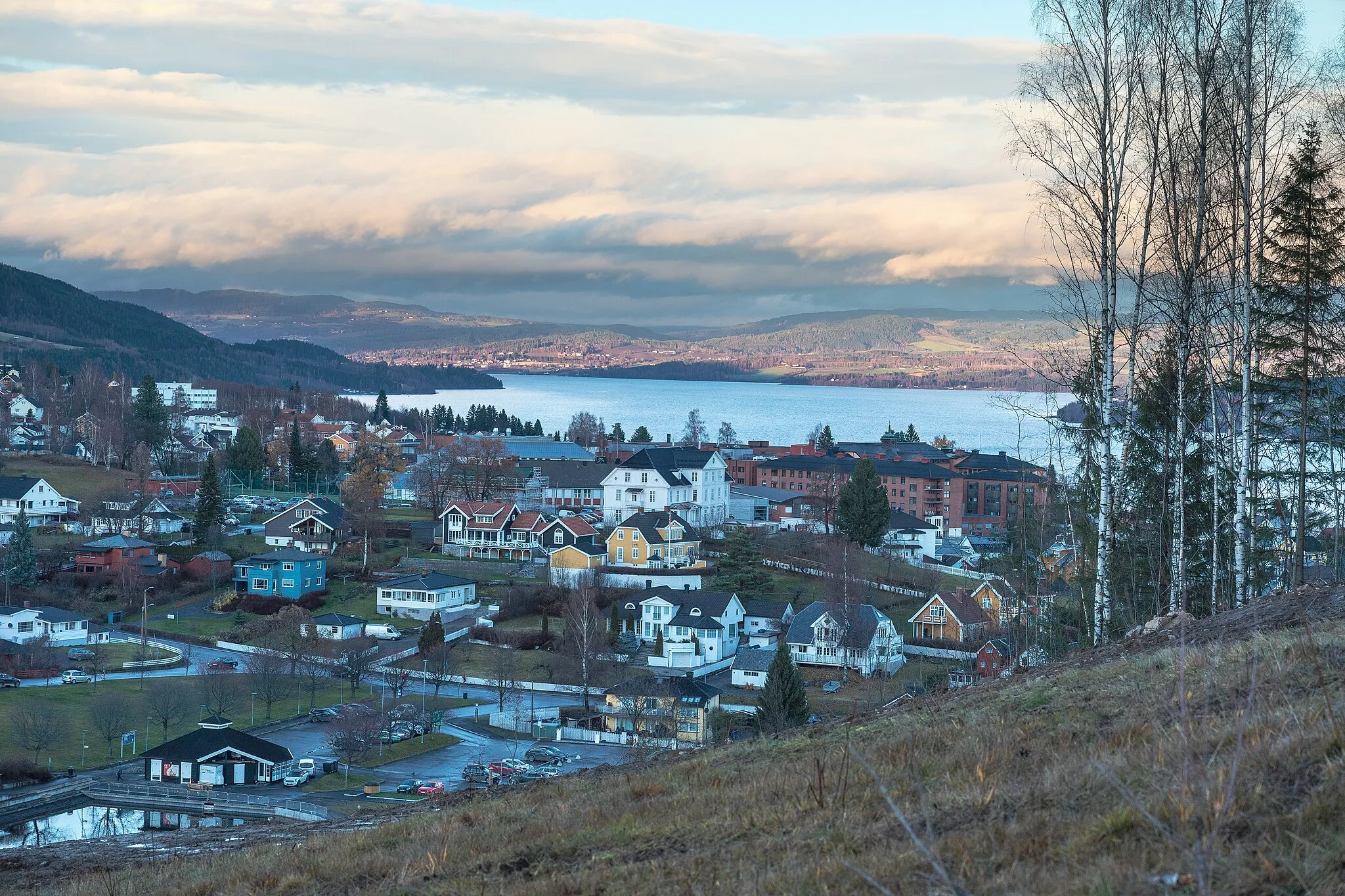 Photo showing: Images taken on, from or of Hovdetoppen Hill in Gjøvik, by Lake Mjøsa.