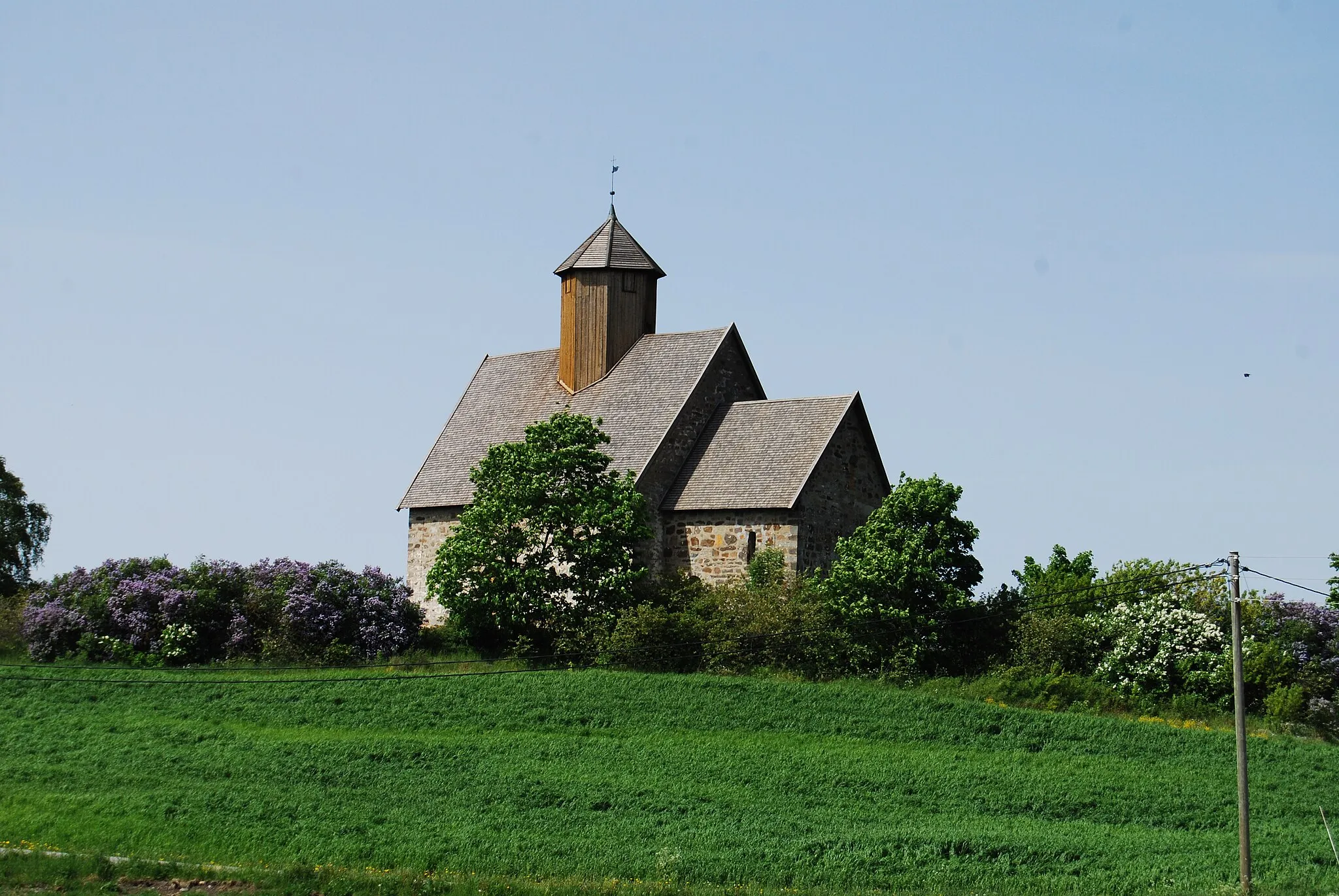 Photo showing: Tingelstad old church, south-east side