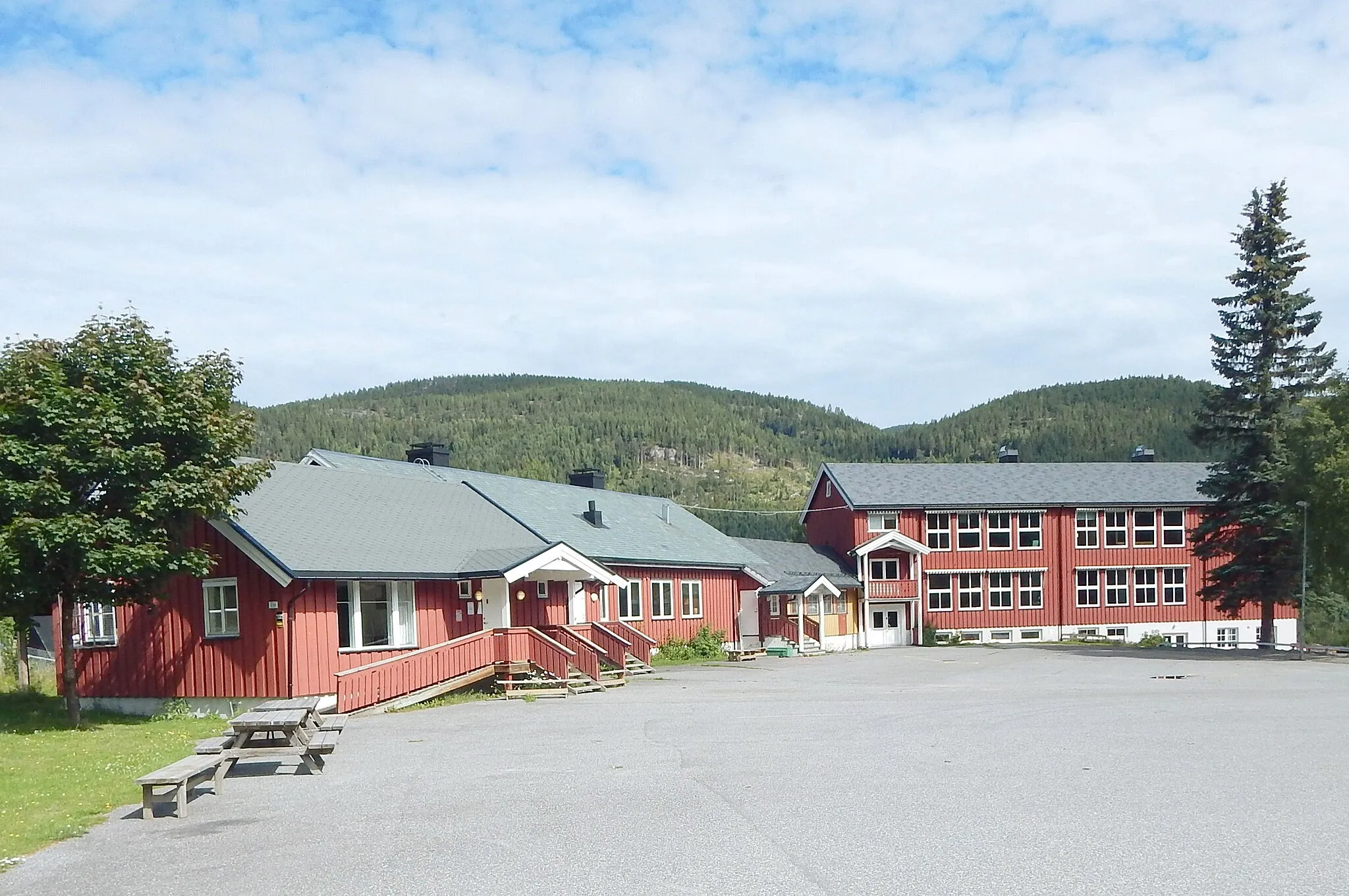 Photo showing: Begnadalen skole på Tollefsrud