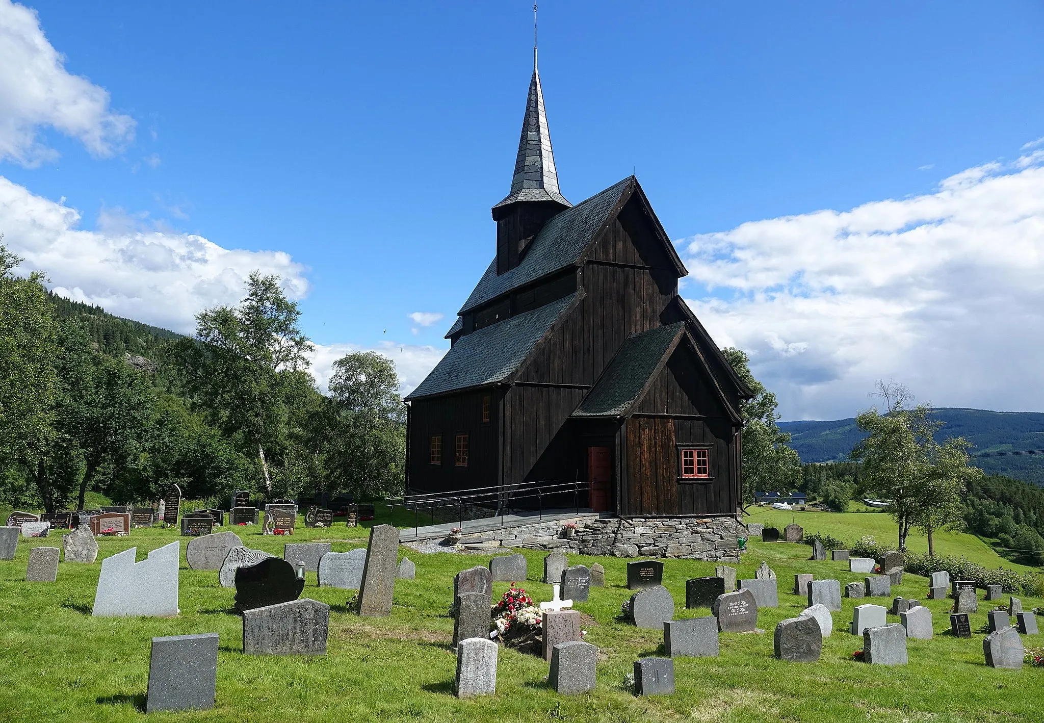 Photo showing: Høre stave church was probably built in 1179, although the tower was added/replaced in 1857.