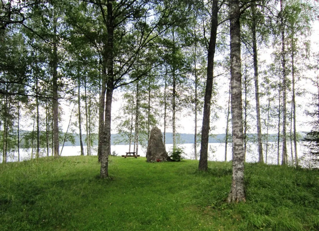 Photo showing: Rakeie gravplass i skogen øst for Årnes, Nes kommune i Akershus