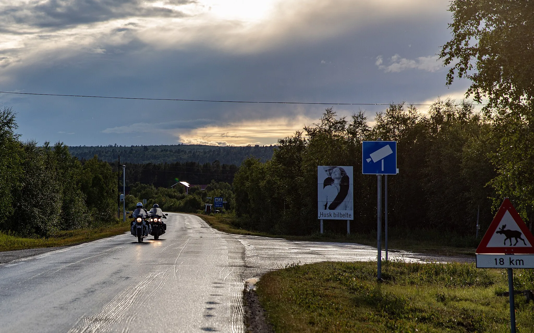 Photo showing: Border between Finland and Norway
Nobody at the border, no passport, no visa required.