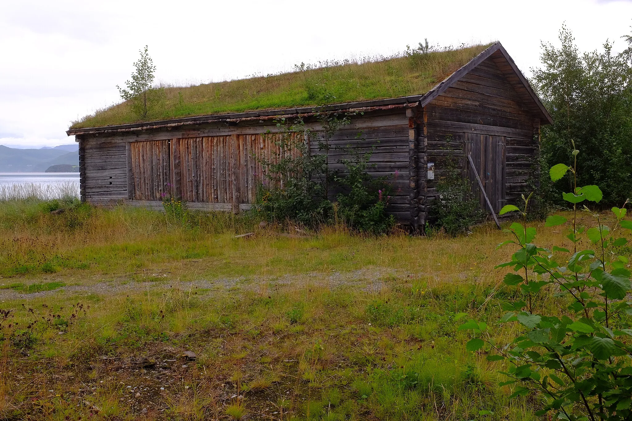 Photo showing: Boathouse built traditionally in Rognan, Saltdal, Nordland, Norway.