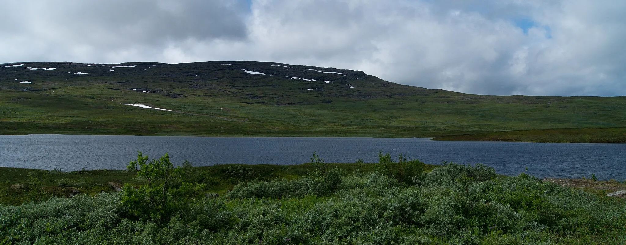 Photo showing: Le Guoletisjavrre, un lac dans le nord de la Suède.