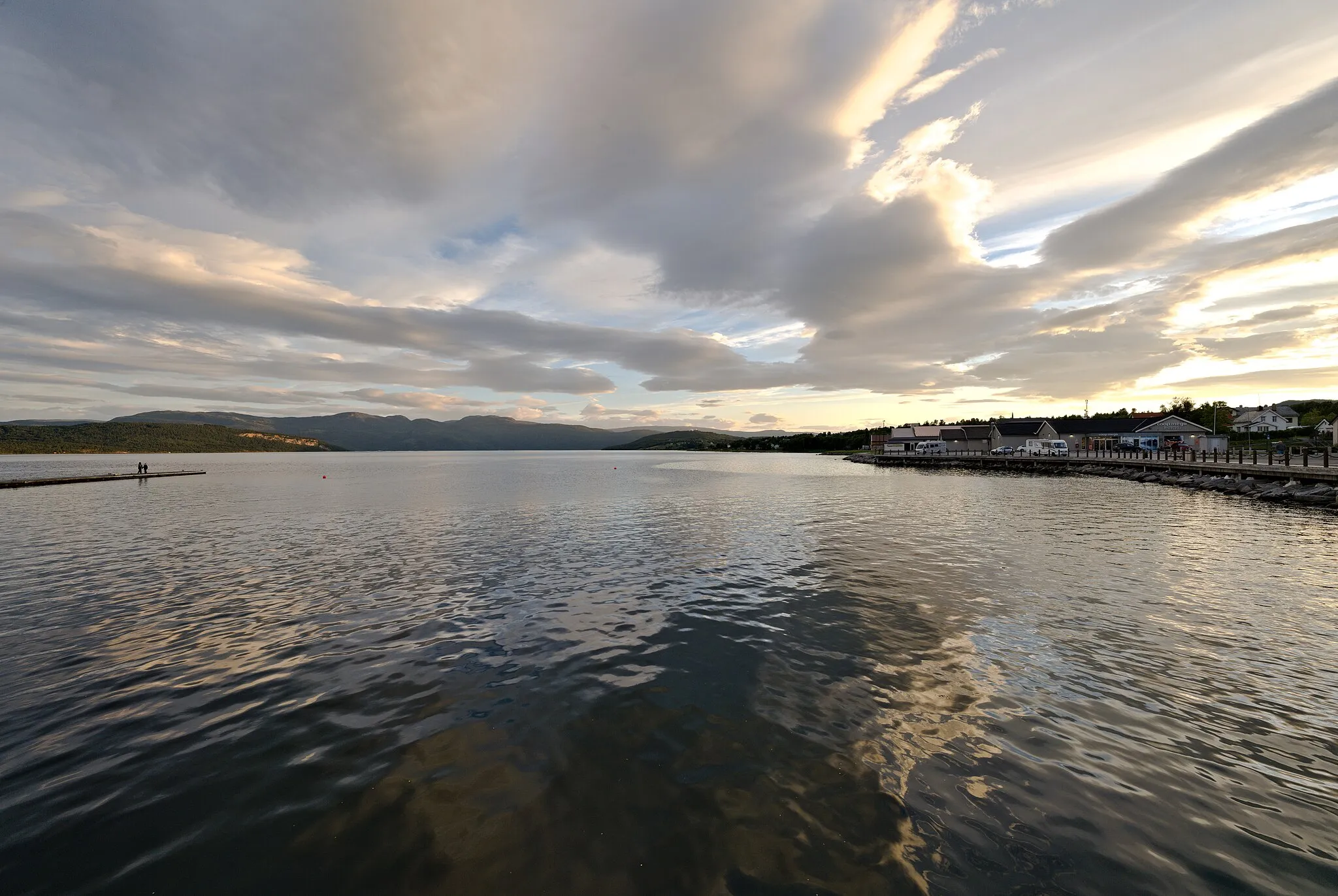 Photo showing: Fauskevika fjord in Nordland seen from the promenade in Fauske.