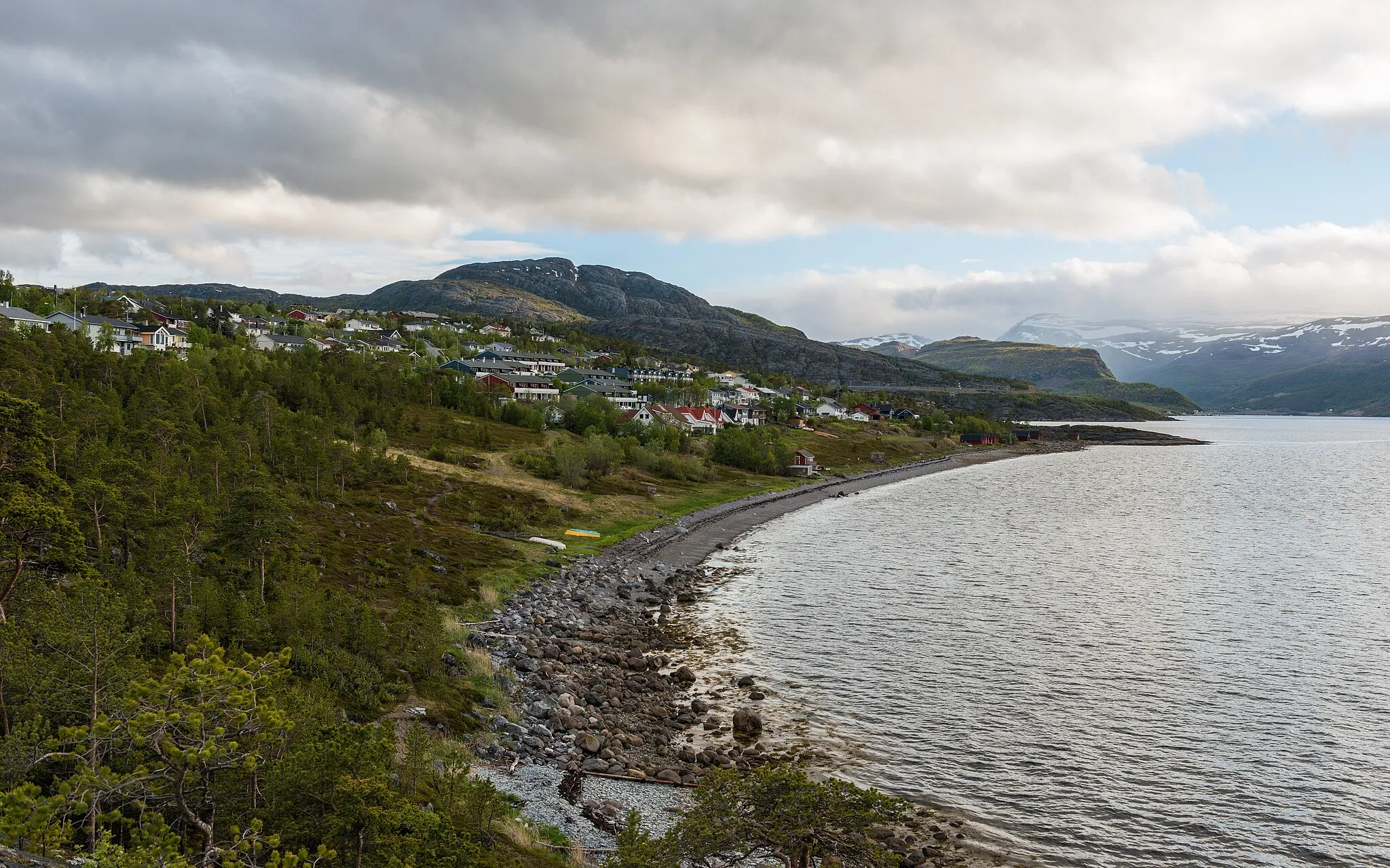 Photo showing: A northeast view of Alta, near Kongsvika