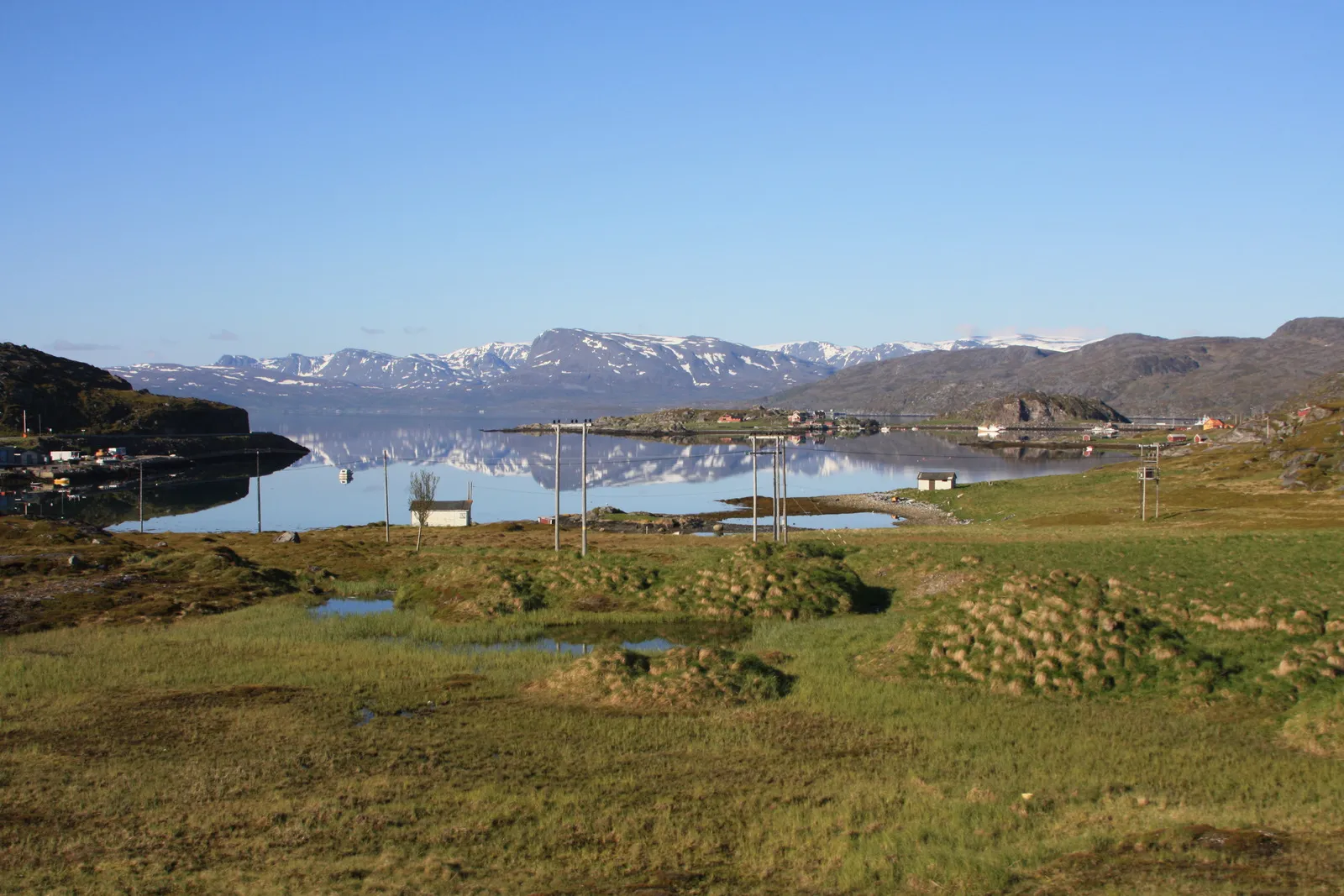 Photo showing: Akkarfjord, Hammerfest. The one on Kvaløya island, not the one on Sørøya island.