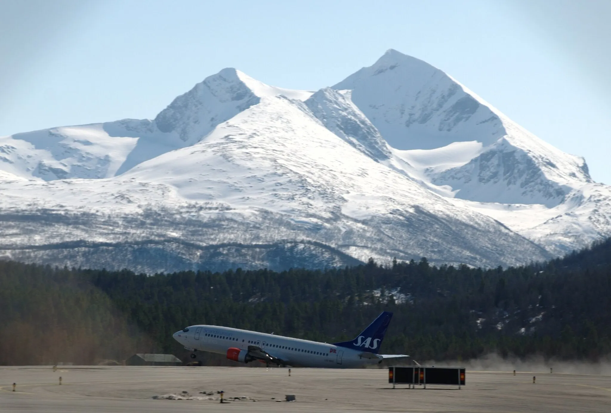 Photo showing: ..der dro flyet vårt og fortsatt ingen buss fra Narvik i sikte.