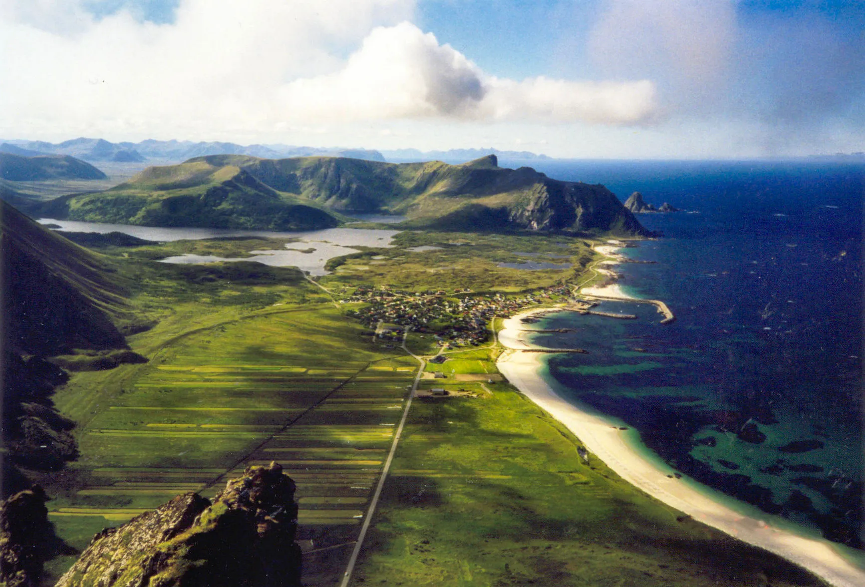 Photo showing: Bleik, Andøy, in the county of Nordland, Norway 
Photo: Inge Bakke, Selje. 1999