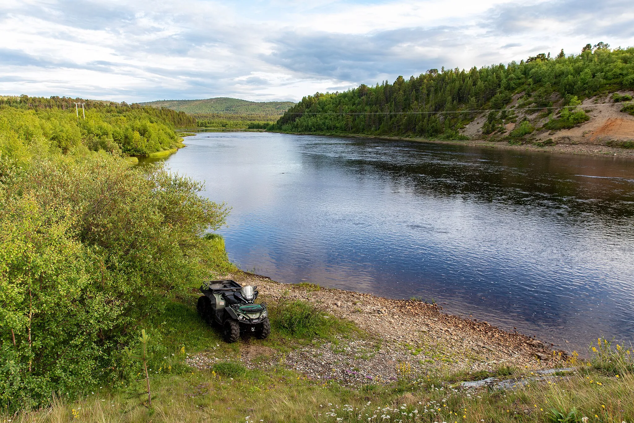 Photo showing: River Inarijoki, Border between Finland and Norway
Nobody at the border, no passport, no visa required.