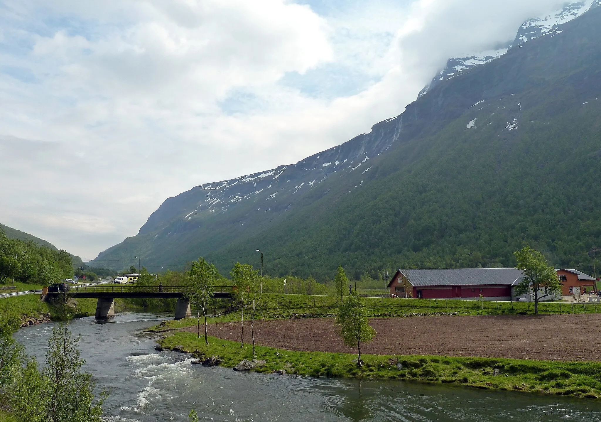 Photo showing: Spansdalen in Lavangen, Norway. View in direction towards Fossbakken.