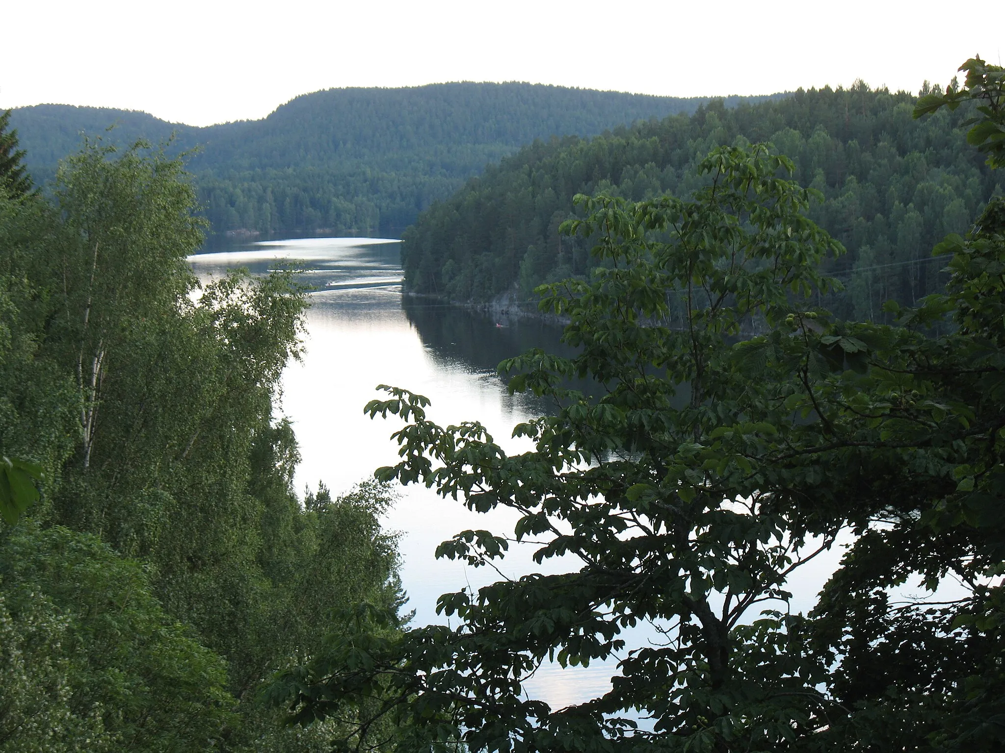 Photo showing: Nøklevann i Østmarka i Oslo, sett fra Sarabråten.