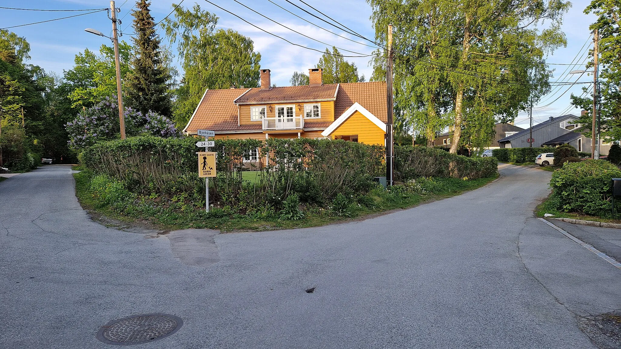 Photo showing: Bjerkåsen, vei i Bærum