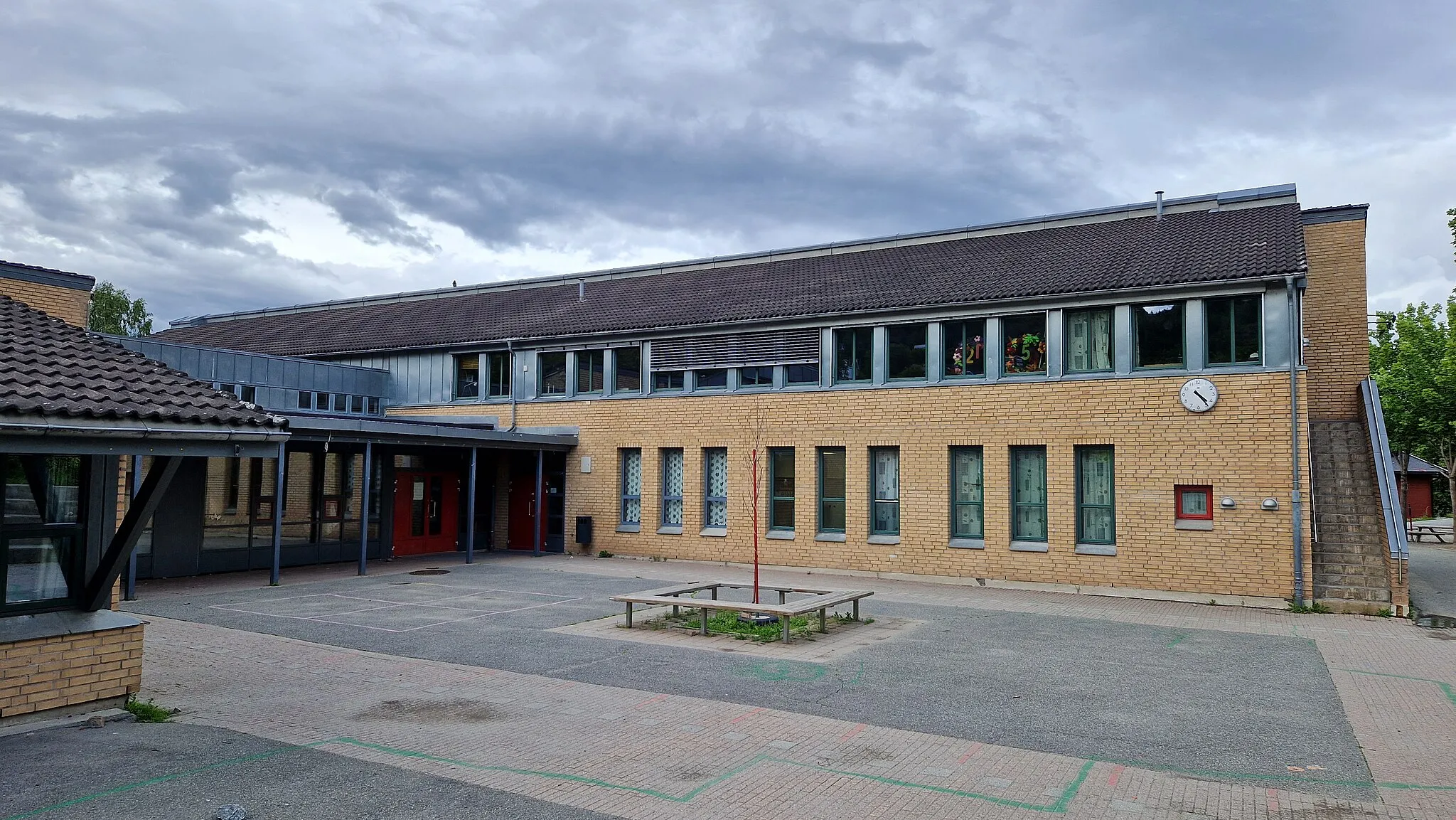 Photo showing: Hvalstad skole