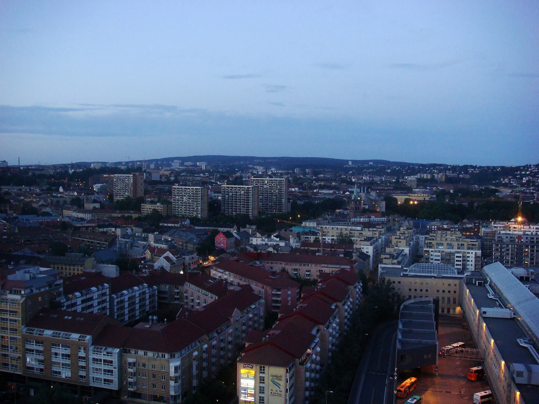 Photo showing: Oslo midnight view. Seen from Oslo Plaza