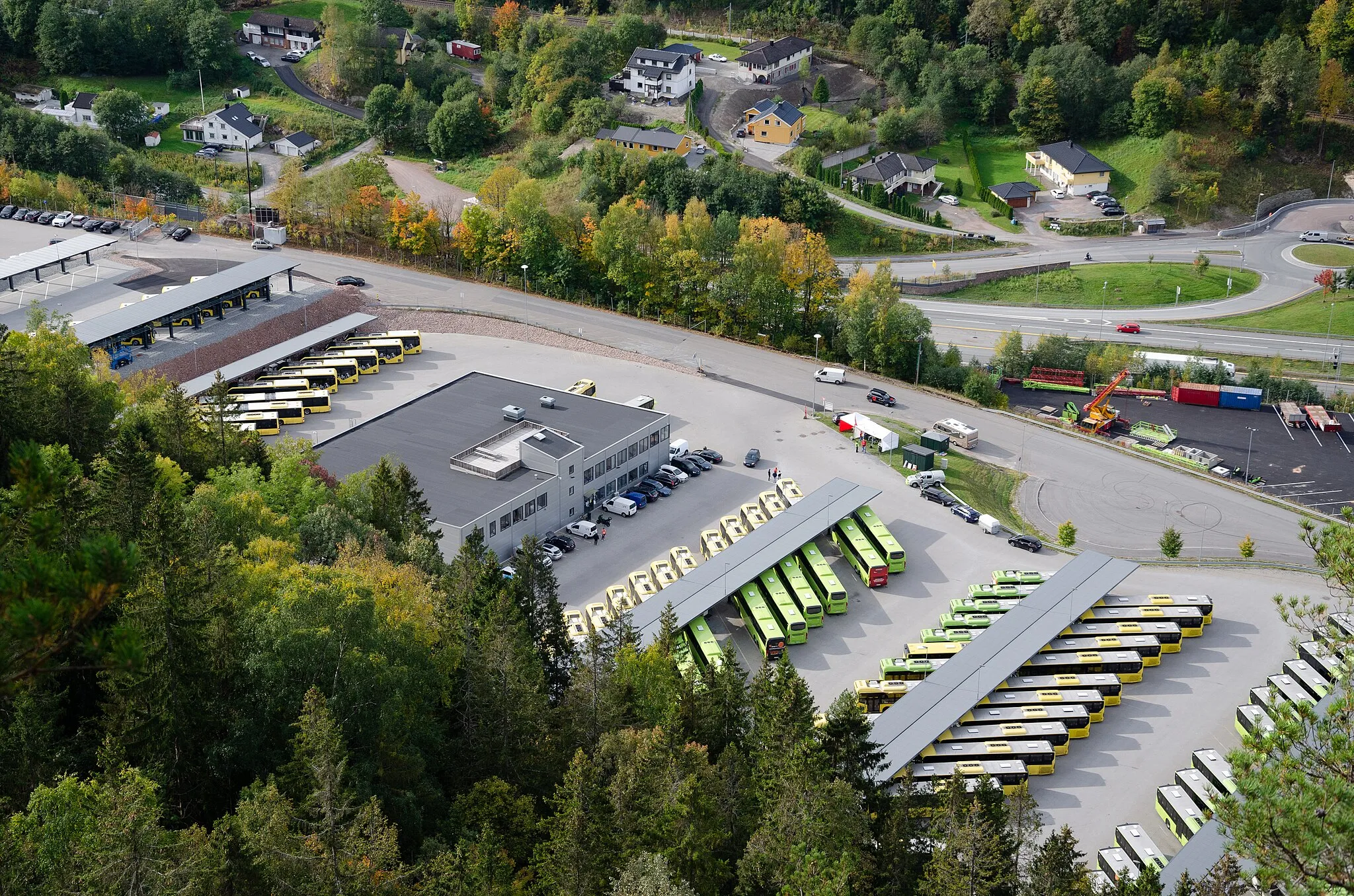 Photo showing: Bus depot in Dansrudveien south of Drammen during bus driver's strike in 2020.