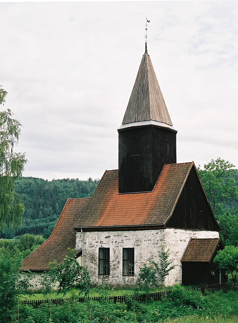 Photo showing: Fiskum old church; medieval stone church in Øvre Eiker, Buskerud, Norway.