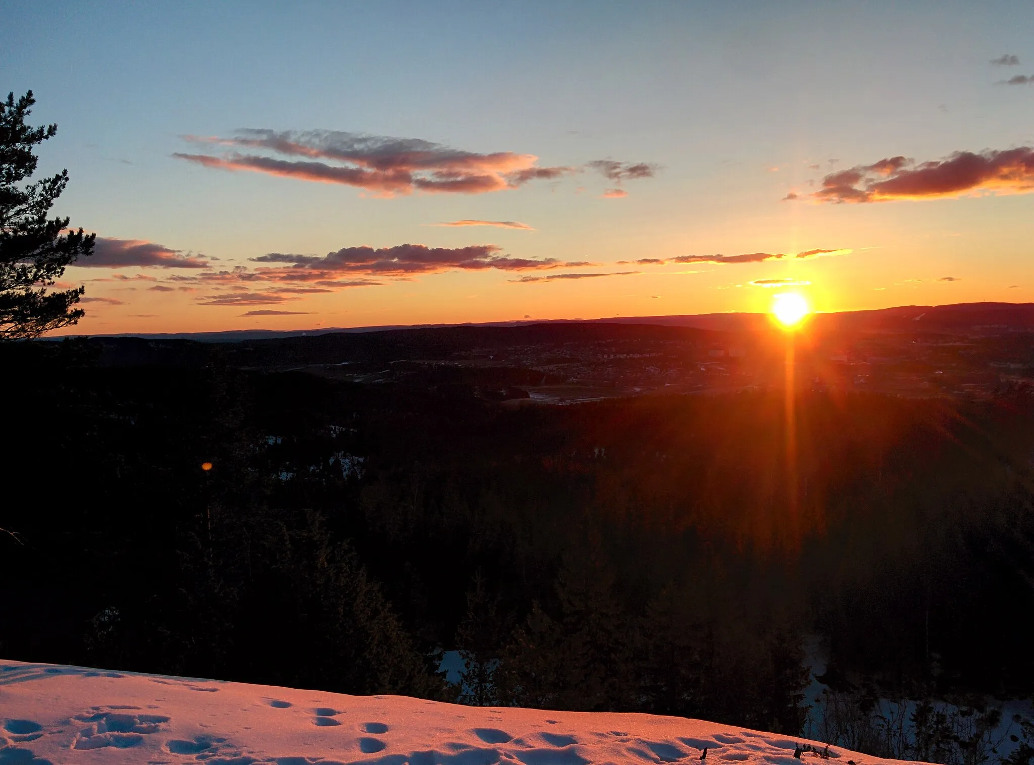 Photo showing: Sunset Bjønnåsen 2.4.2015