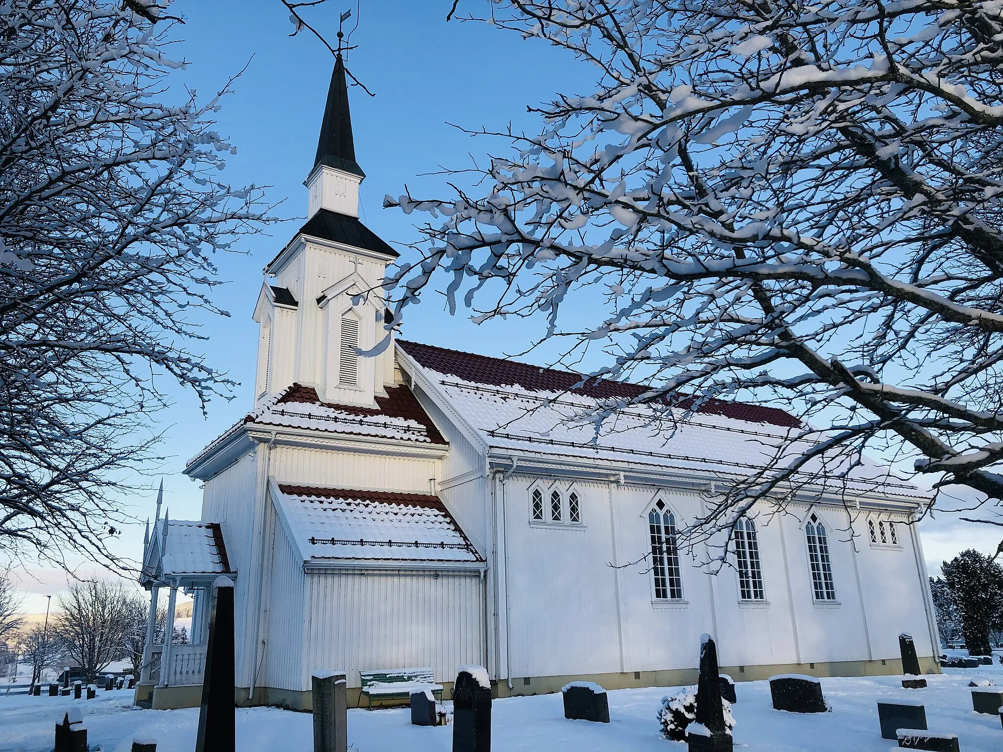 Photo showing: Tyristrand kirke, Ringerike (vinteren 2021)