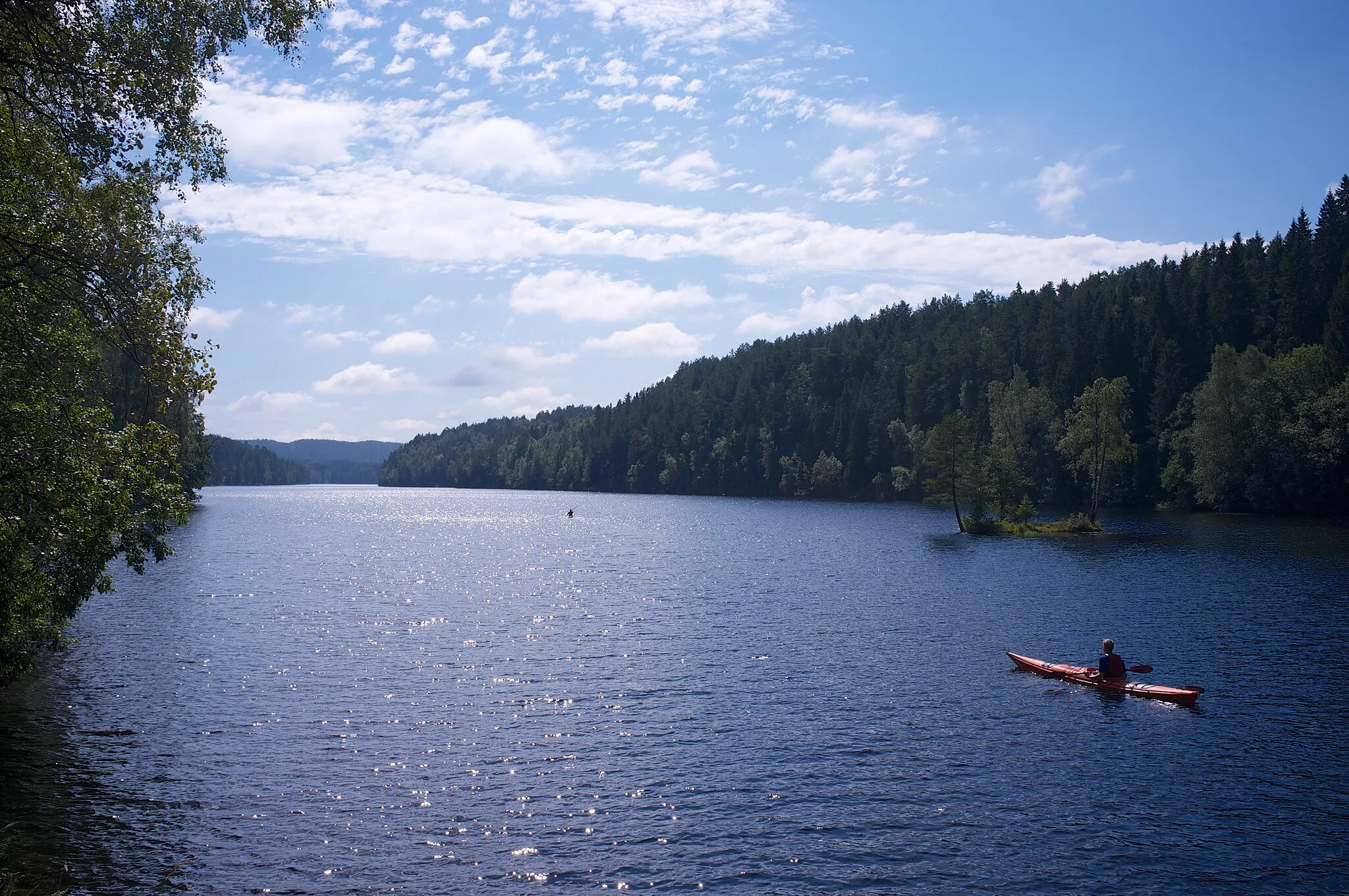 Photo showing: Nøklevann, mellom Korketrekkeren og Sarabråten. Østmarka i Oslo.