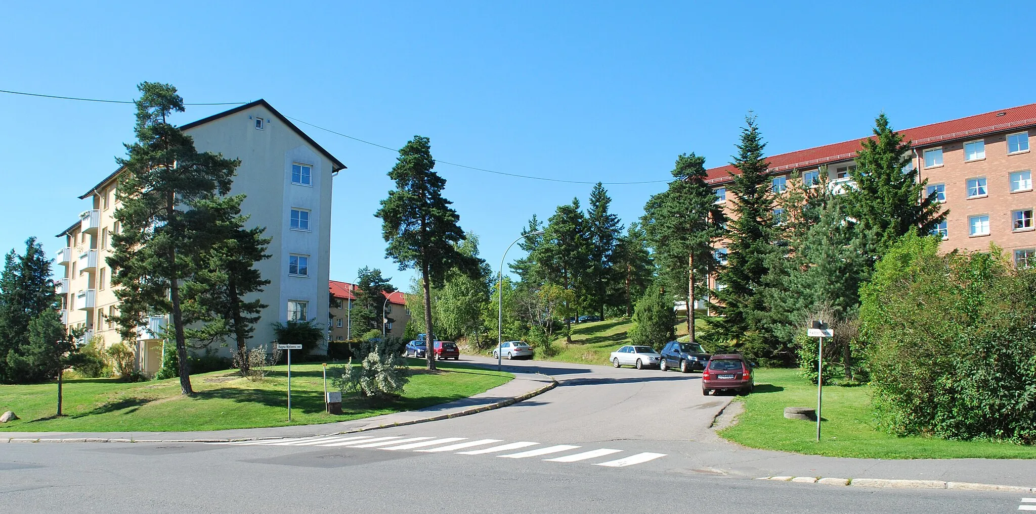 Photo showing: Apartment blocks at Ragna Nielsens vei, Tonsenhagen, Oslo, Norway