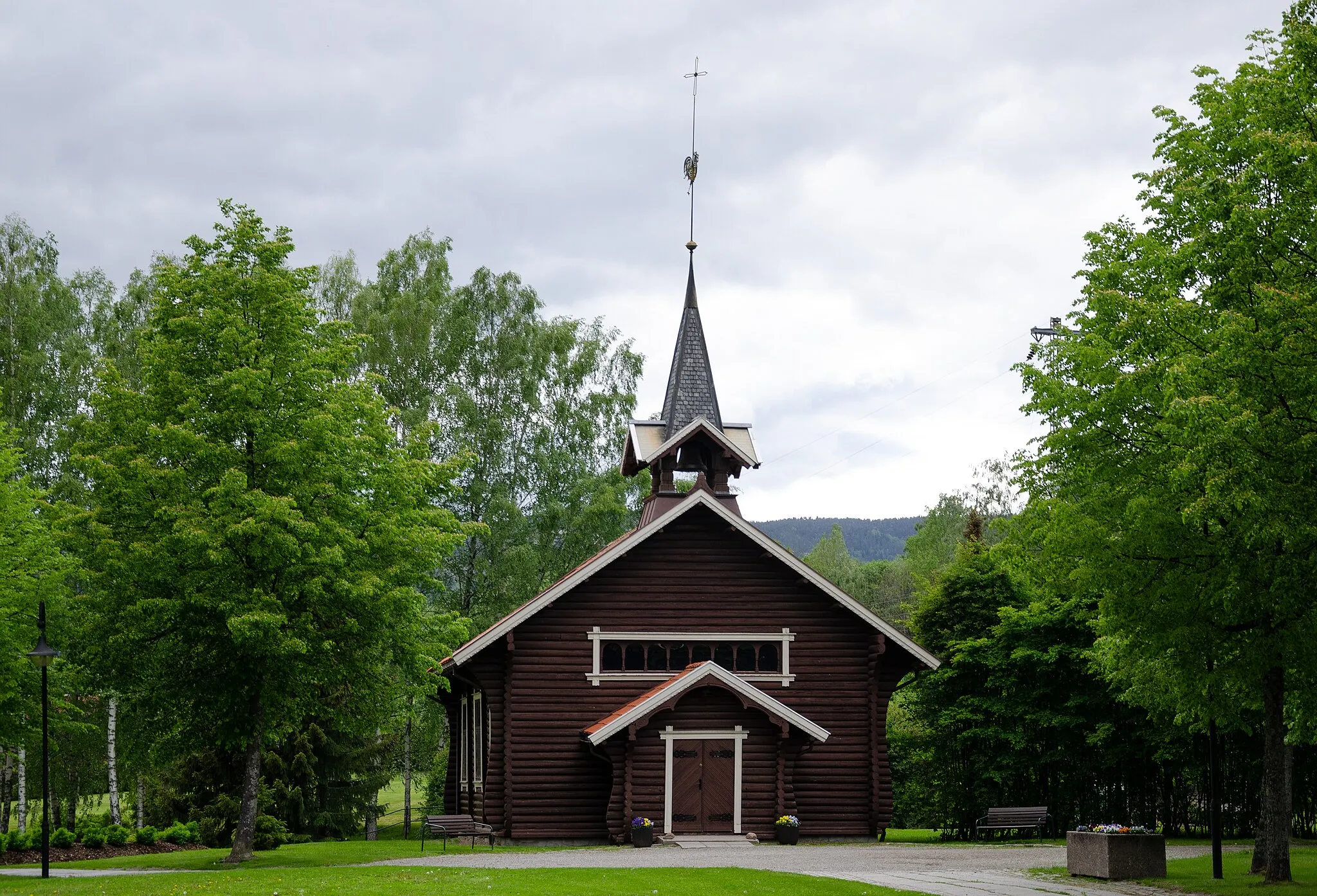 Photo showing: Åssiden chapel, built in 1899 to serve as a Catholic church, now a seremonial chapel at the cemetery.