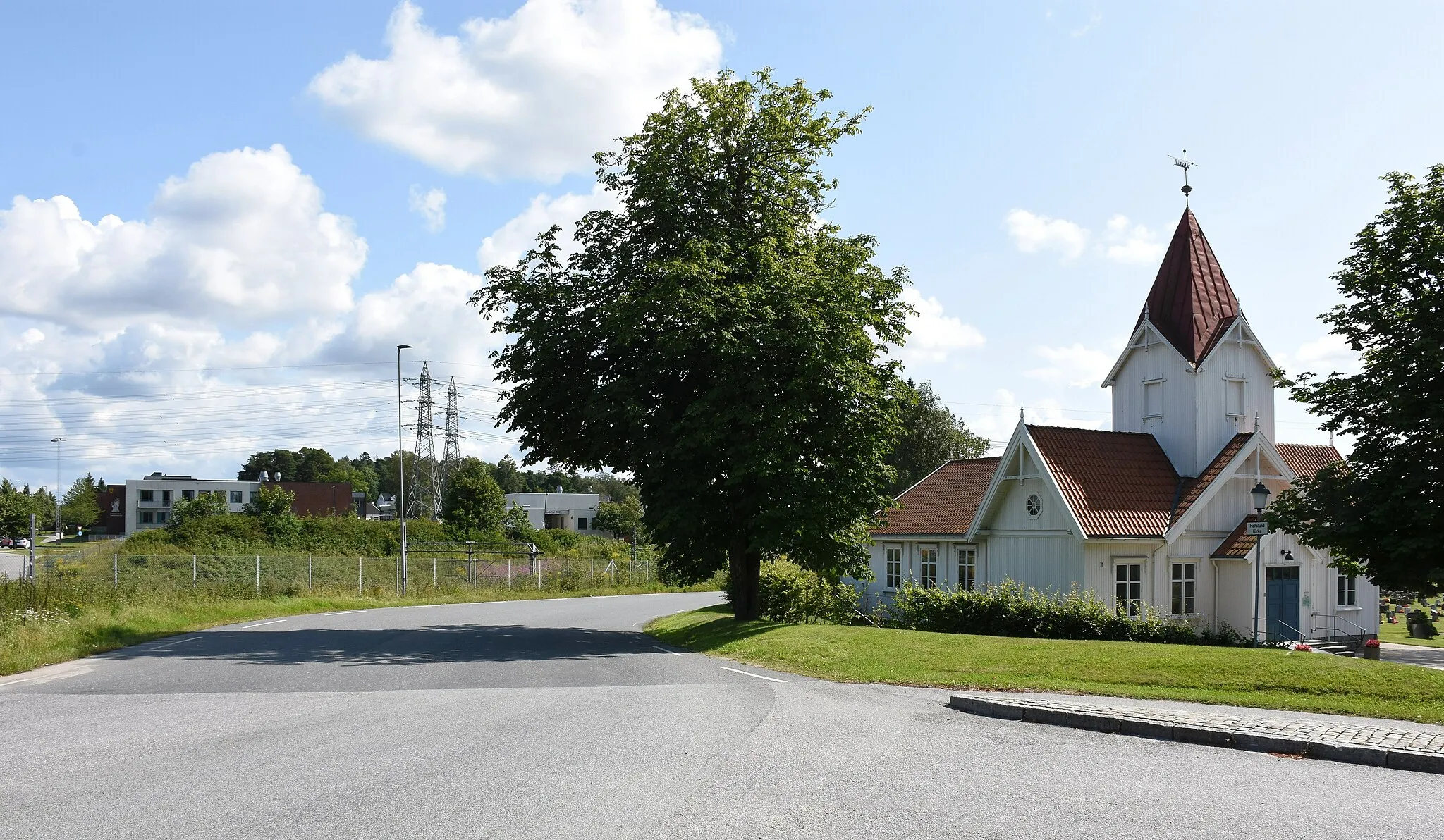 Photo showing: Haugeveien (fylkesvei 1174) forbi Hafslund kirke