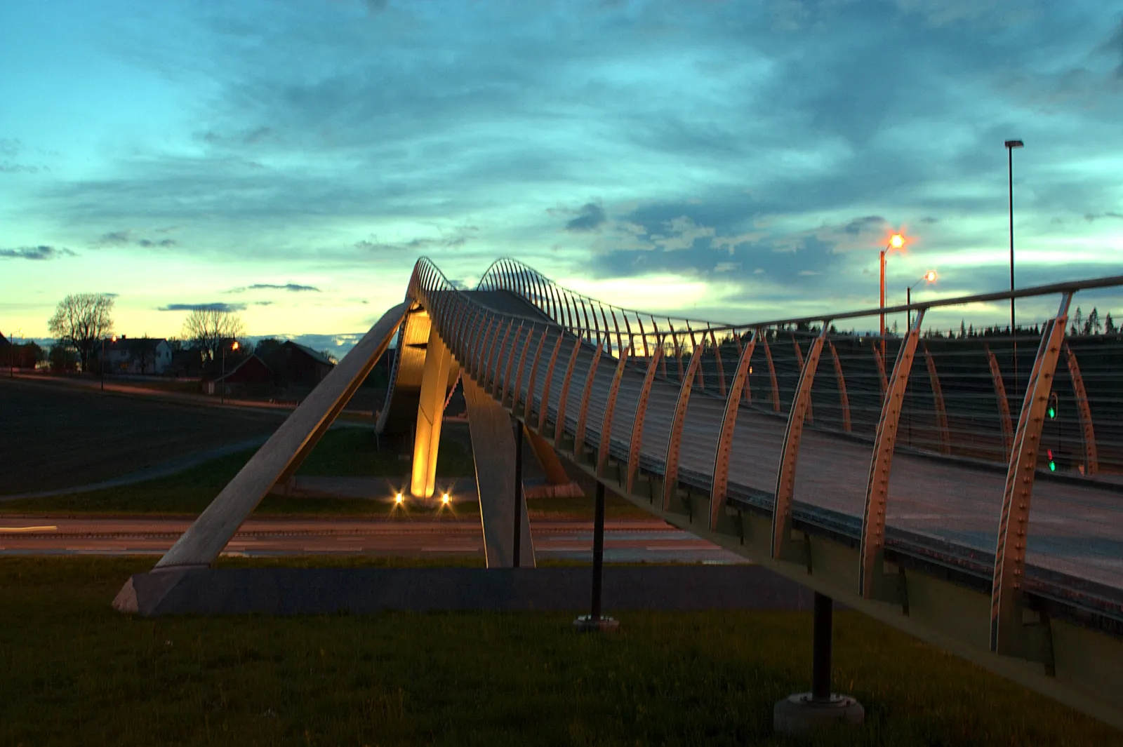 Photo showing: The Vebjørn Sand Da Vinci Project bridge, based on a design by Leonardo Da Vinci.