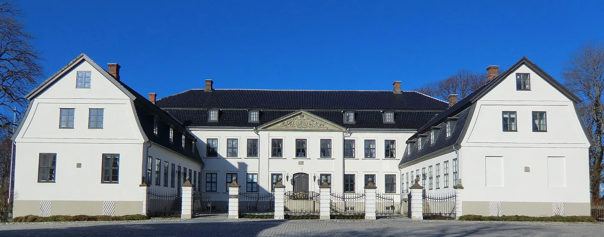 Photo showing: Main building of Hafslund hovedgård (Hafslund manor) near Sarpsborg, Norway.