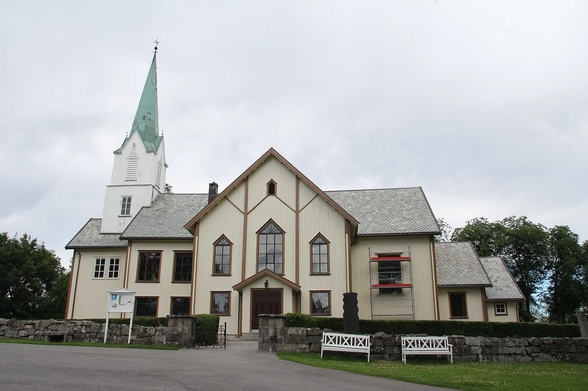 Photo showing: Askim kirke er sognekirke for Askim, og er en tømmerkirke fra 1878.