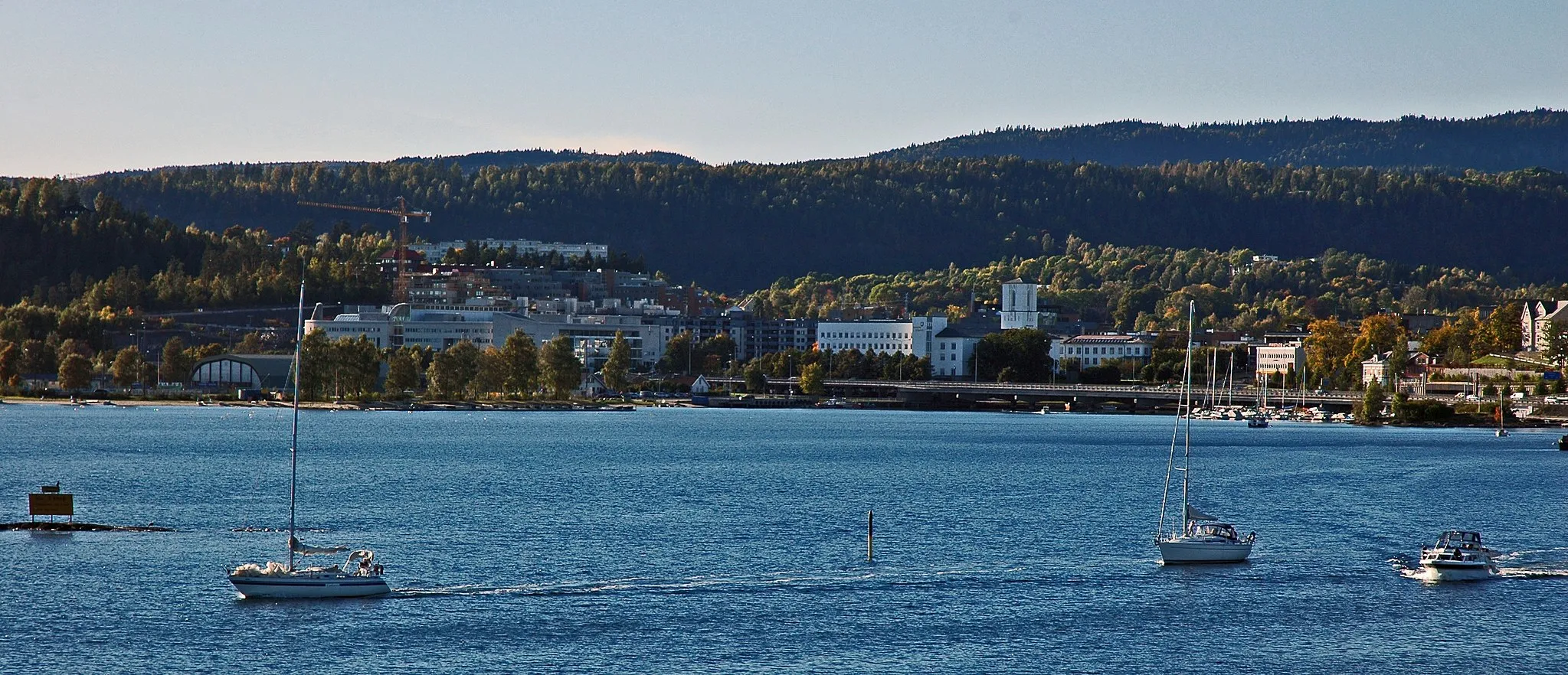 Photo showing: Sandvika, in the municipality of Bærum, in Norway. Photograph from Høvikodden.