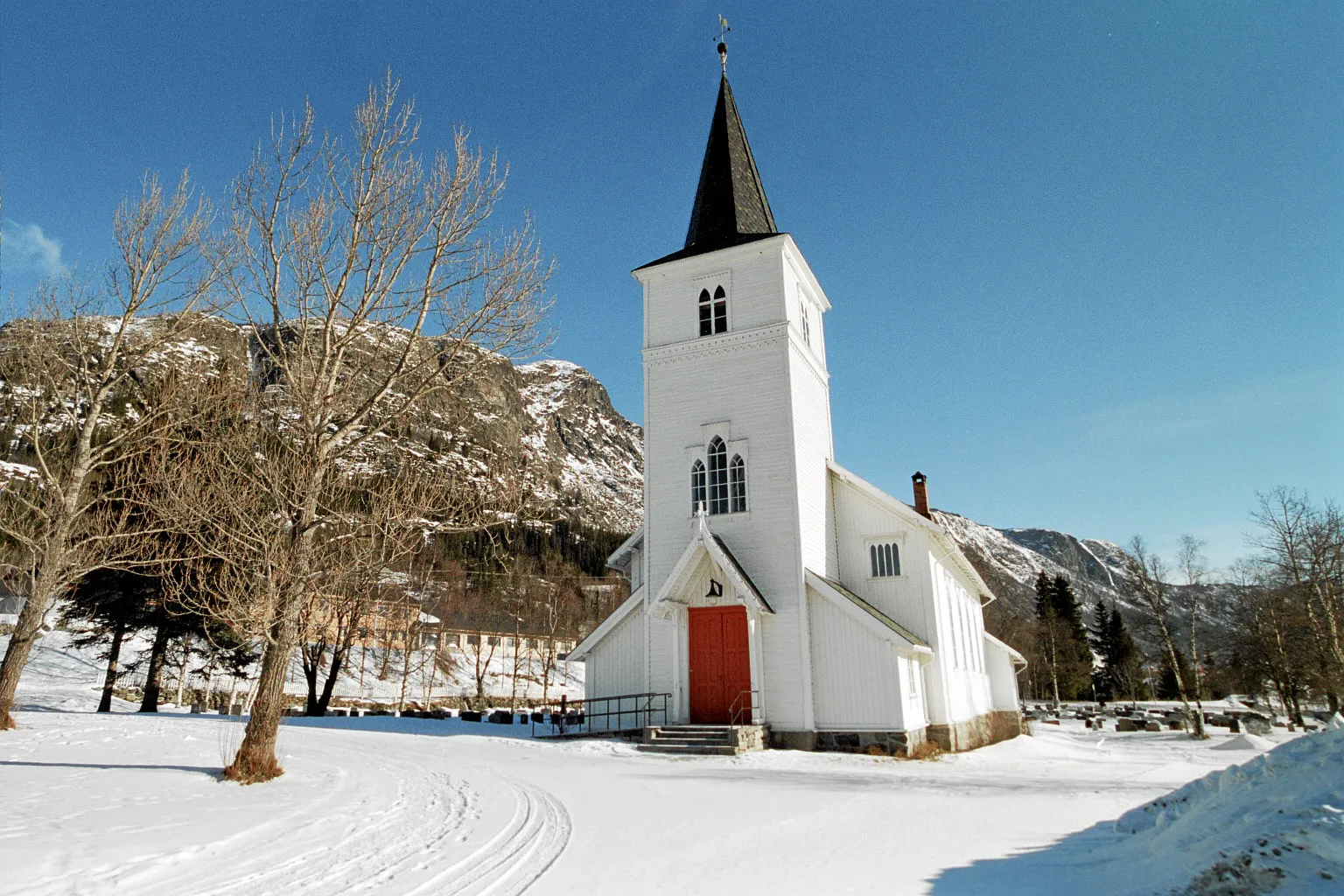 Photo showing: Hemsedal kirke (Hemsedal kyrkje) er en langkirke fra 1882 i Hemsedal kommune, Buskerud fylke, Norge.