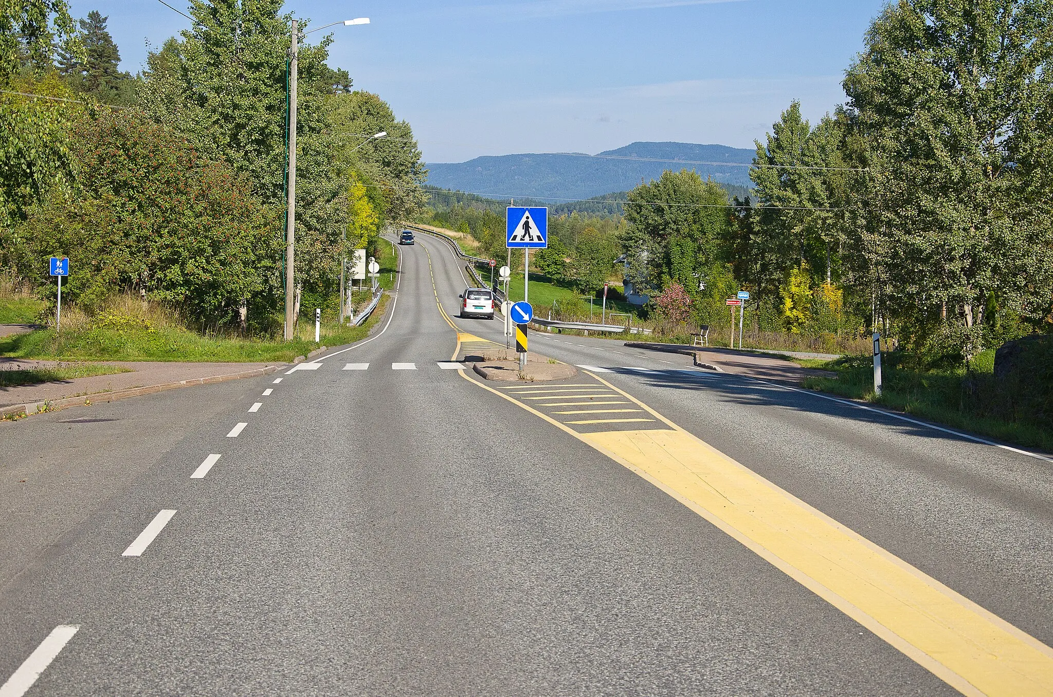 Photo showing: Fylkesvei 35 Hofveien ved Sundbyfoss