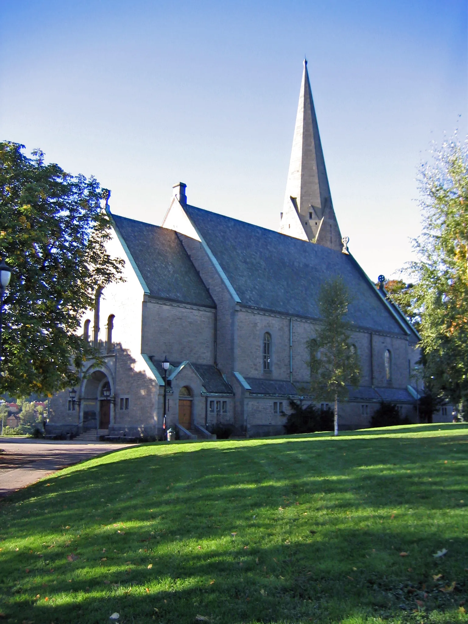 Photo showing: The Vålerenga Church in Oslo, Norway.
Designed in the National Romantic style, built in late 19th century, and consecrated in 1902.