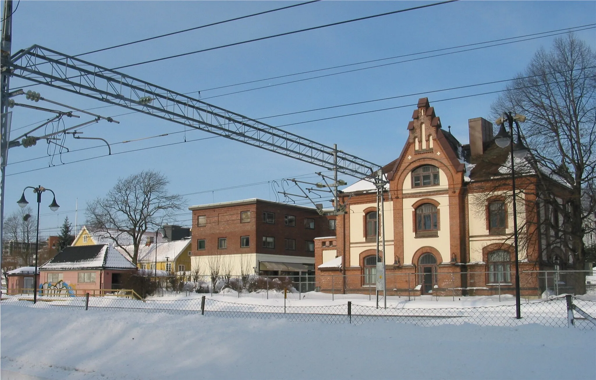 Photo showing: The train station bulding in Stabekk, Norway. Taken by me on March 5, 2006.