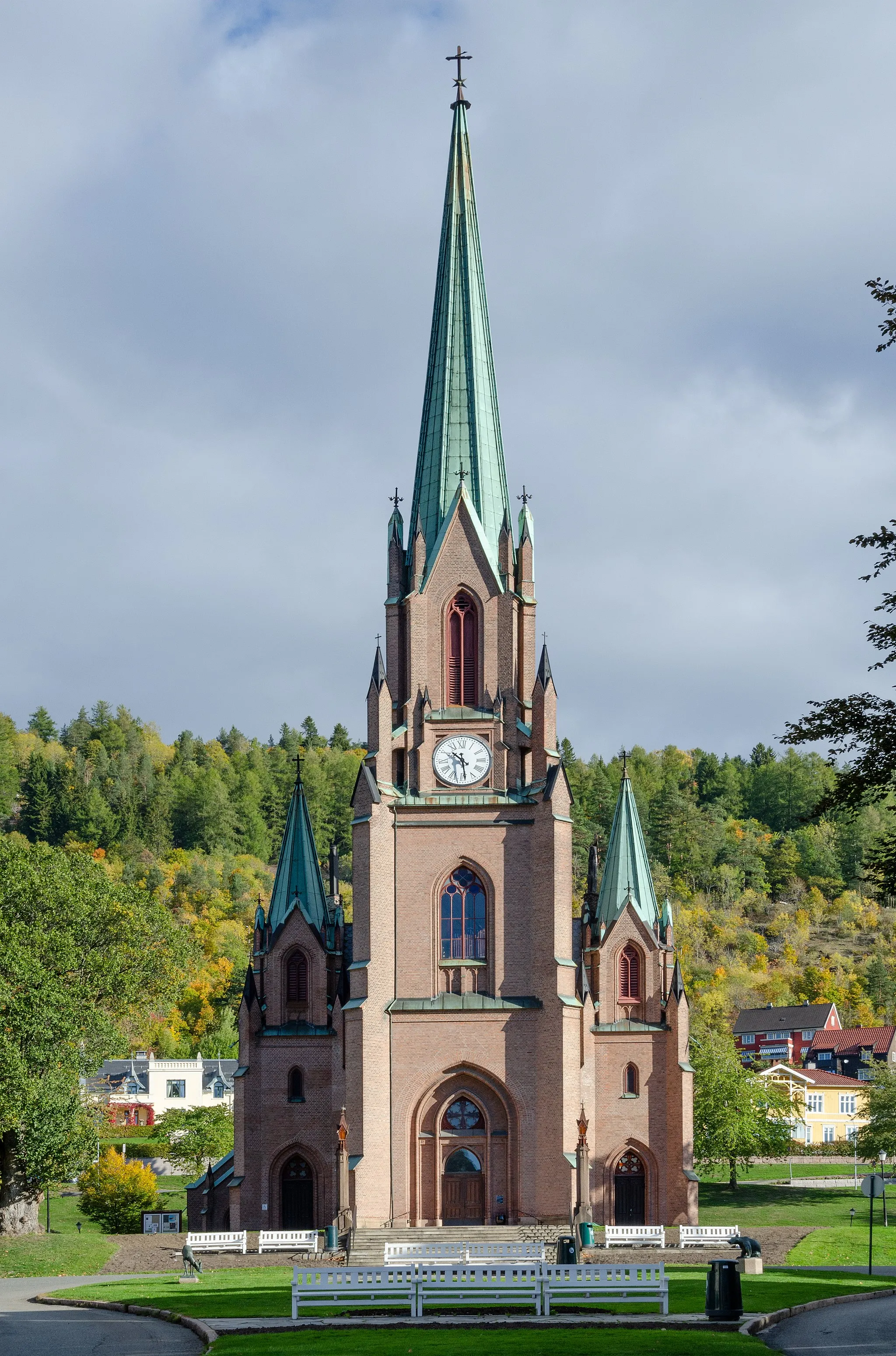 Photo showing: Bragernes church seen from the south.