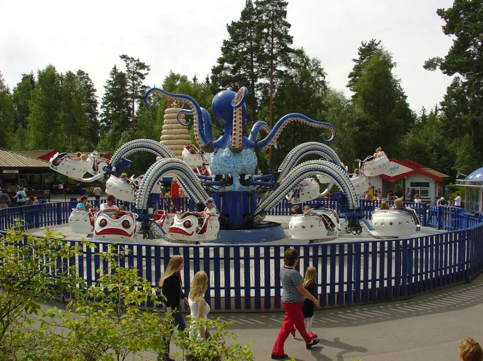 Photo showing: "Blekkspruten" at TusenFryd (Norway) in 2011.Opened: 1990