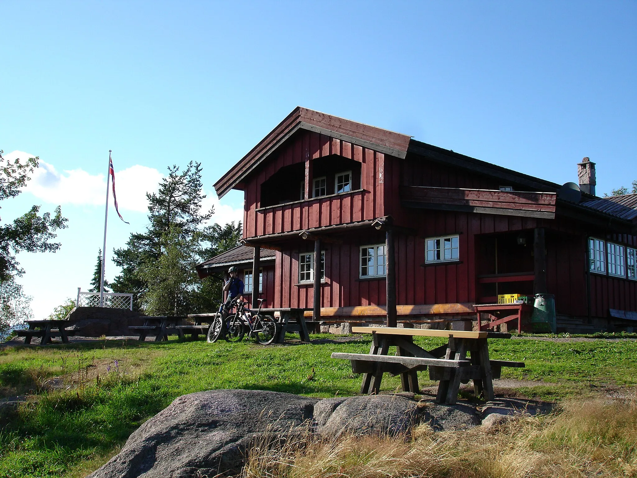 Photo showing: Skjennungstua, a privately owned cabin in the southern part of Nordmarka.