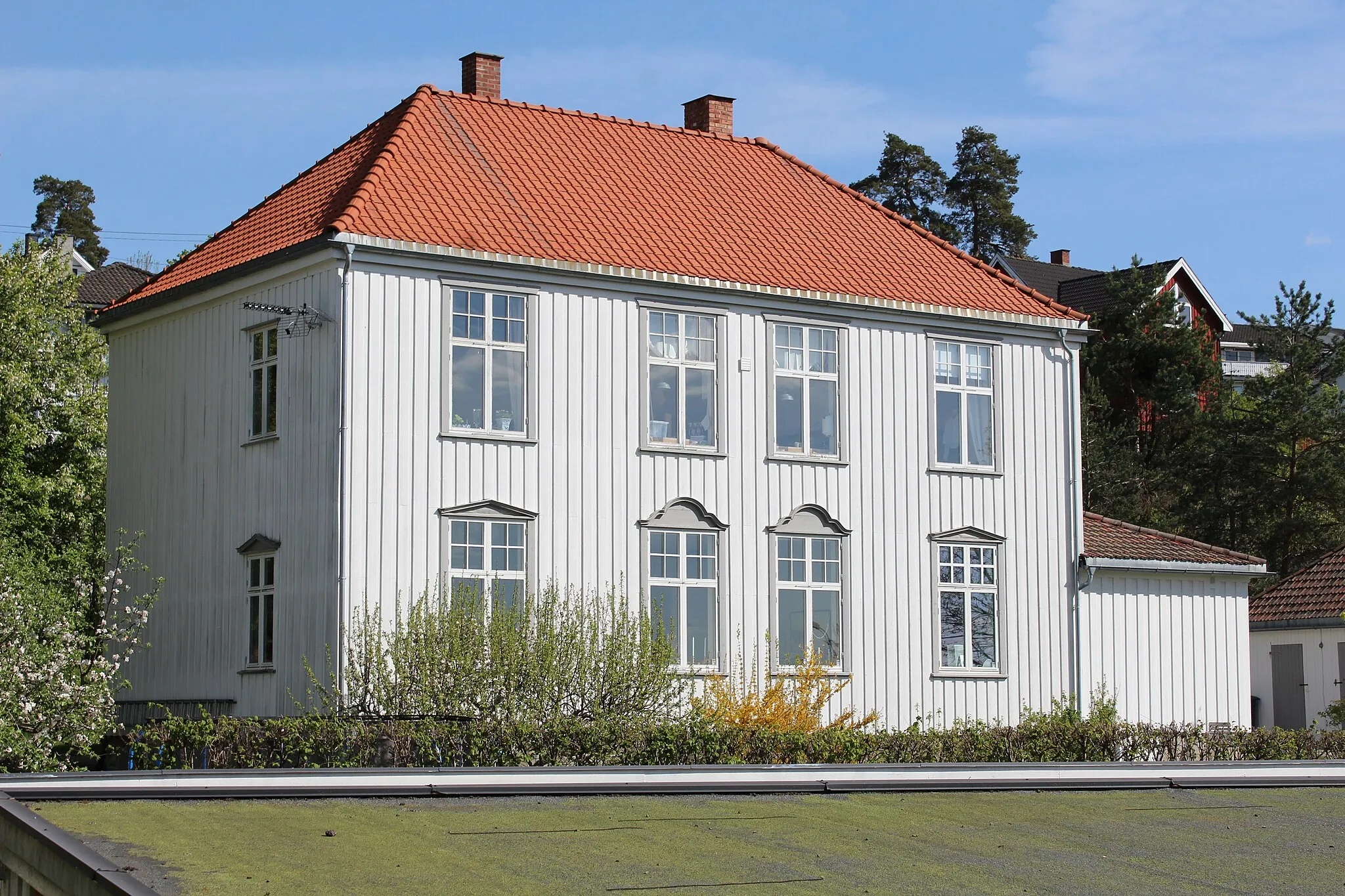 Photo showing: Bilde tatt av Greverud lærerbolig, som ble bygd i 1924. Bilde tatt i mai 2019.
